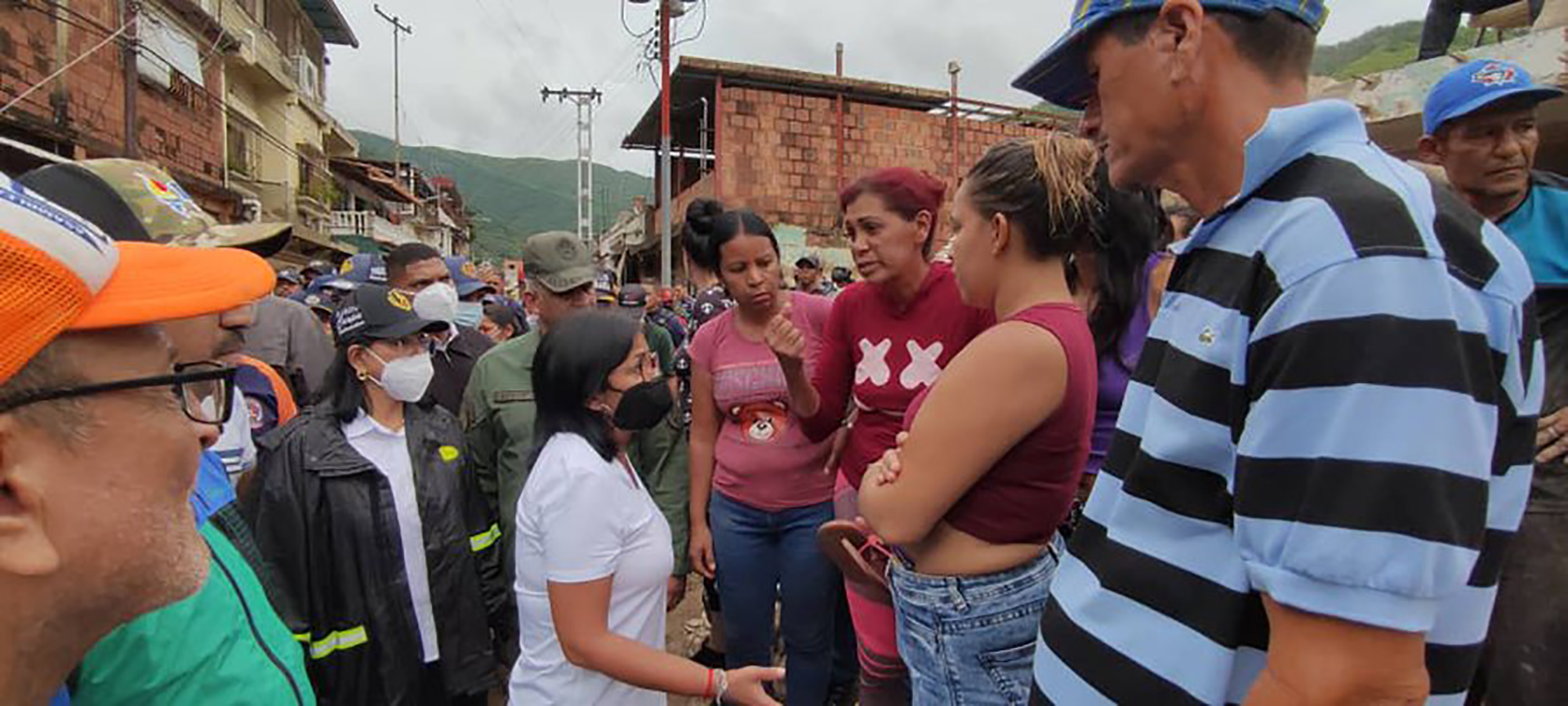 Delcy Rodríguez recorrió las zonas afectadas por el deslave en el estado venezolano de Aragua