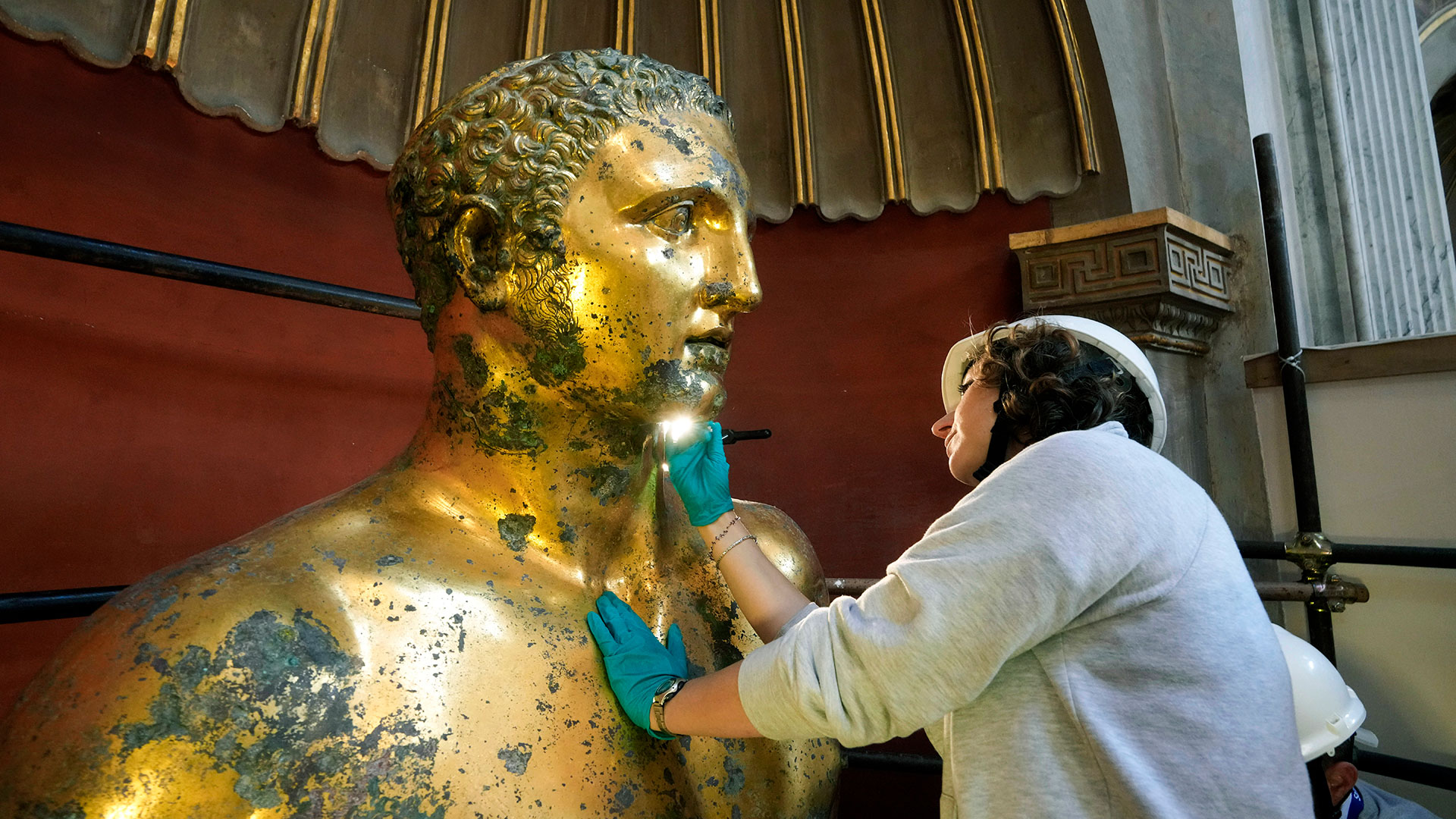 Expertos del Vaticano descubrieron la gloria dorada de la estatua de Hércules alcanzada por un rayo