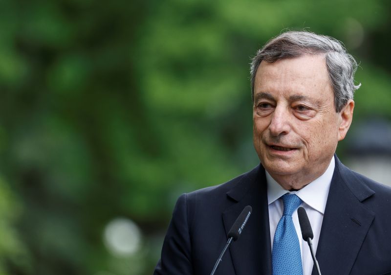 Il primo ministro italiano Mario Draghi il 16 giugno 2022.  REUTERS/Valentyn Ogirenko/file