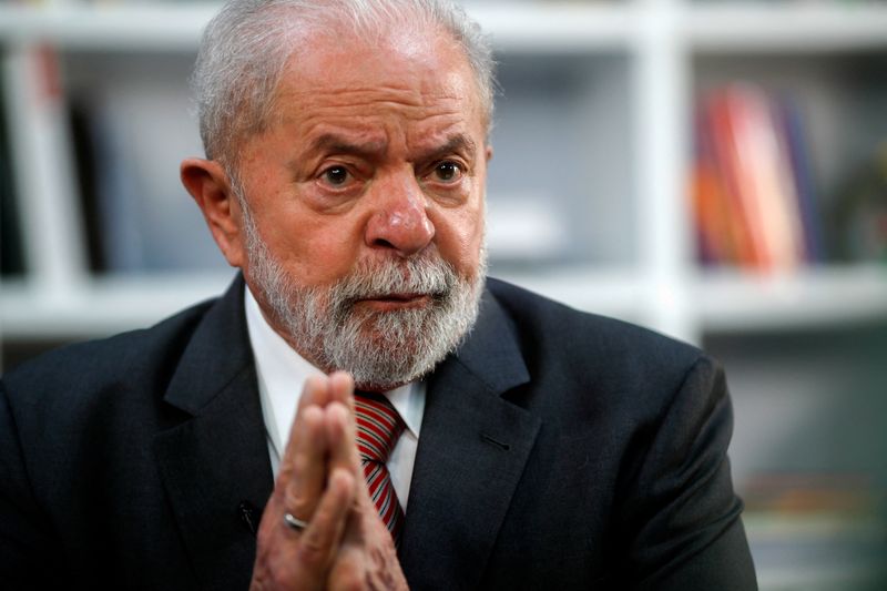Luiz Inácio Lula da Silva es el gran favorito en las encuestas de cara a las elecciones presidenciales de octubre en Brasil (REUTERS/Amanda Perobelli)