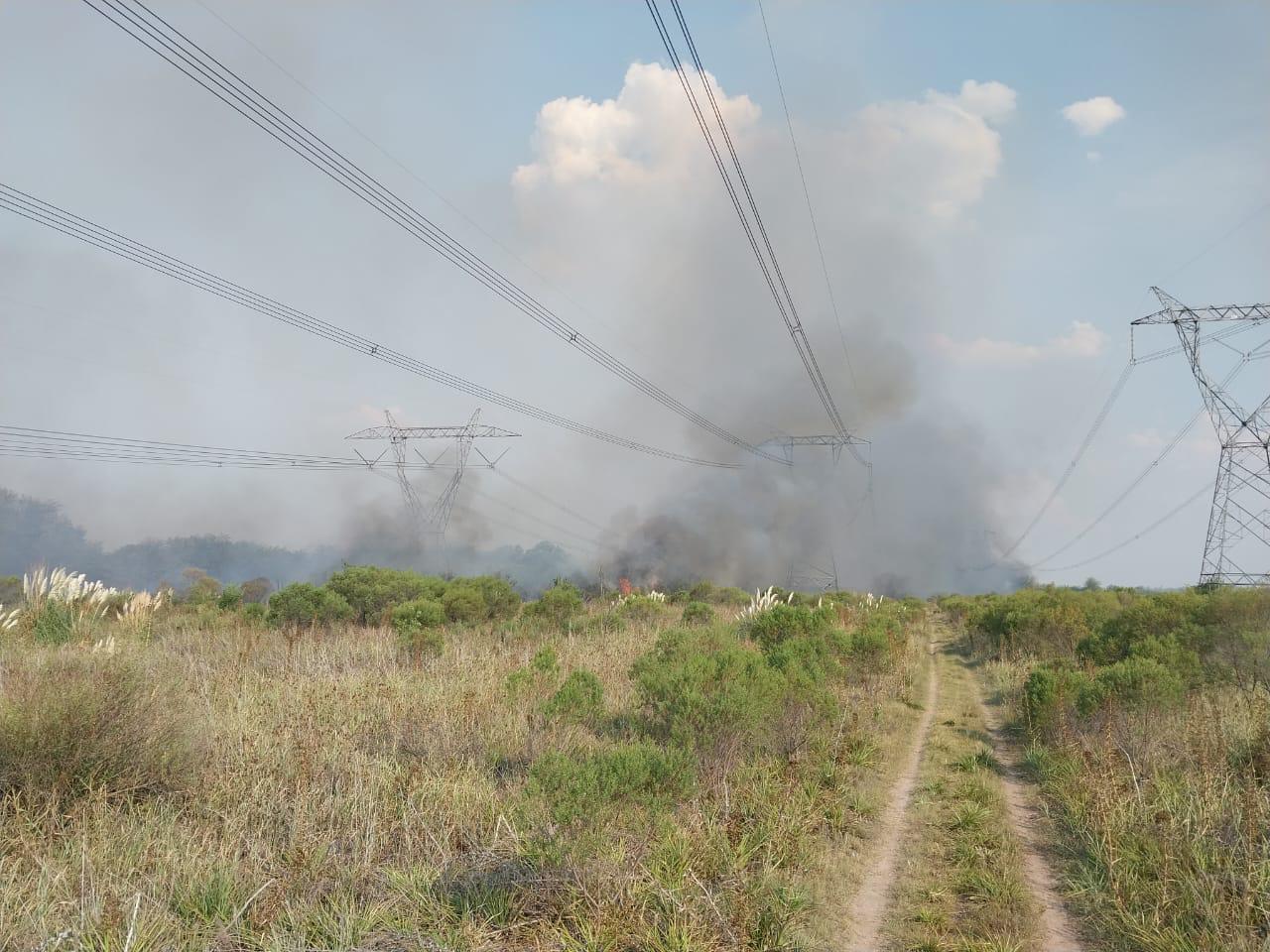 Un incendio afectó la línea de alta tensión entre las Estaciones Transformadoras de General Rodríguez y el área del Litoral