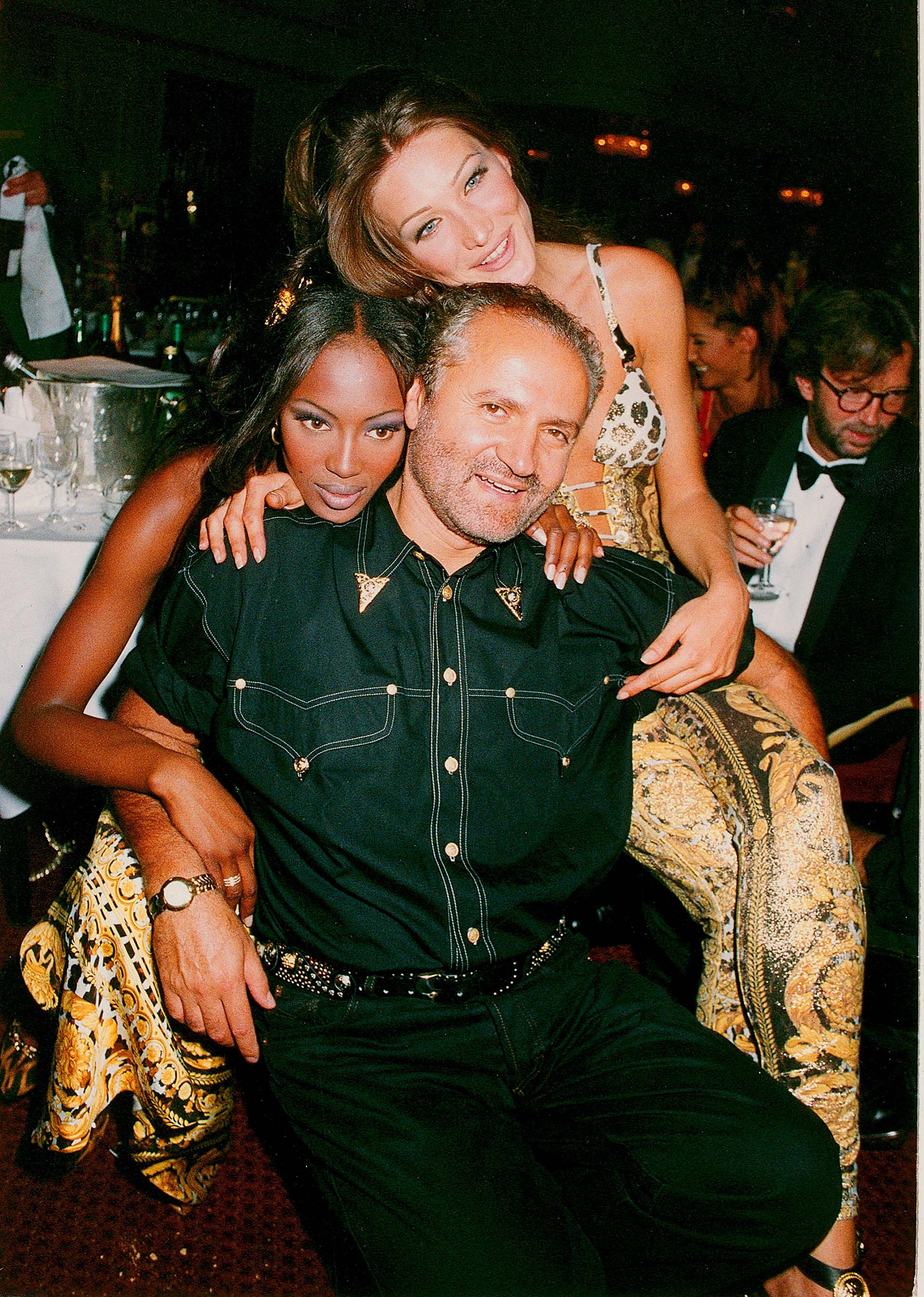 Gianni Versace, el diseñador que impuso una visión y extravagante de la moda, cumpliría 75 años - Infobae