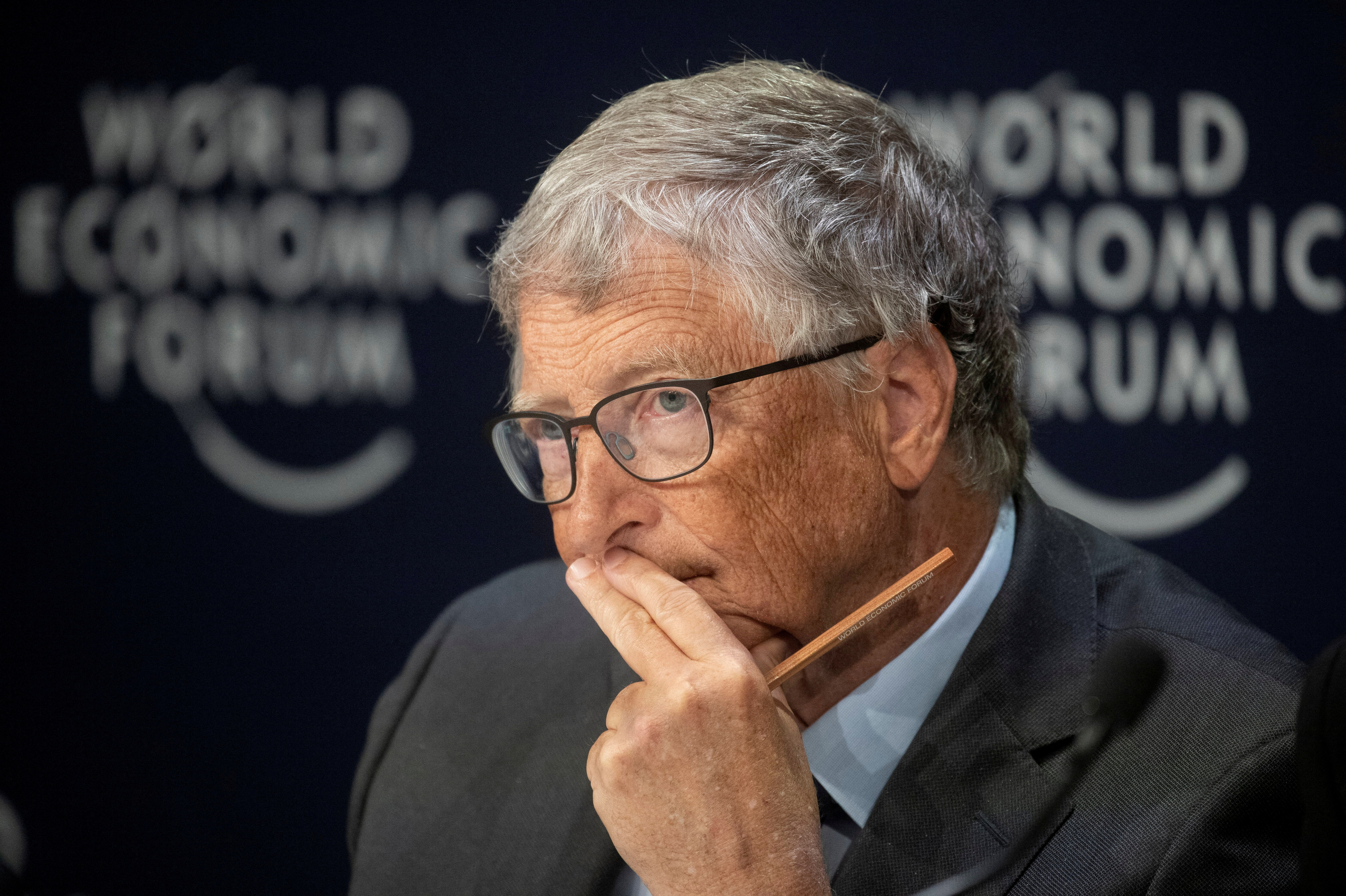 Bill Gates se mostró a favor de la inclusión de la inteligencia artificial en ámbitos cotidianos como el trabajo, la educación y la salud. (REUTERS/Arnd Wiegmann)