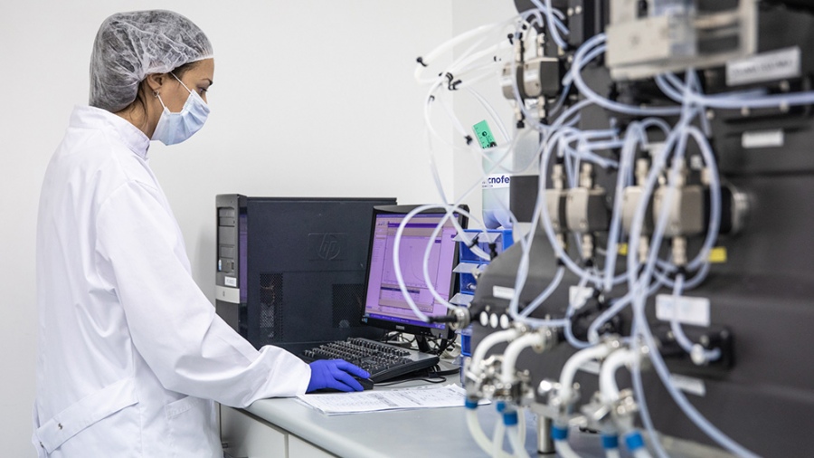 La vacuna desarrollada por la Universidad de Litoral utiliza una proteína clave del virus, que al ser utilizada como vacuna, es capaz de generar anticuerpos en animales o en humanos (UNL)