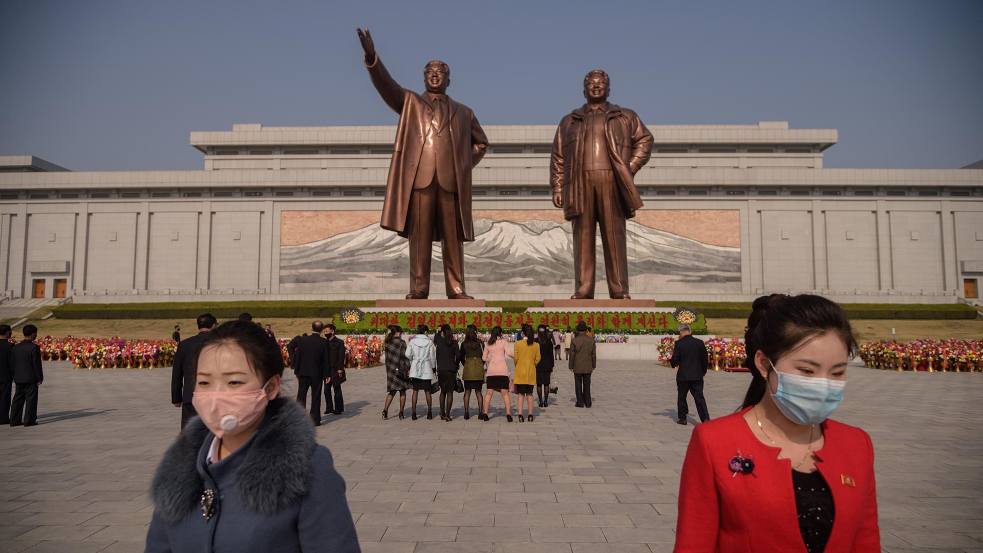 Estatuas de los líderes norcoreanos (AFP)