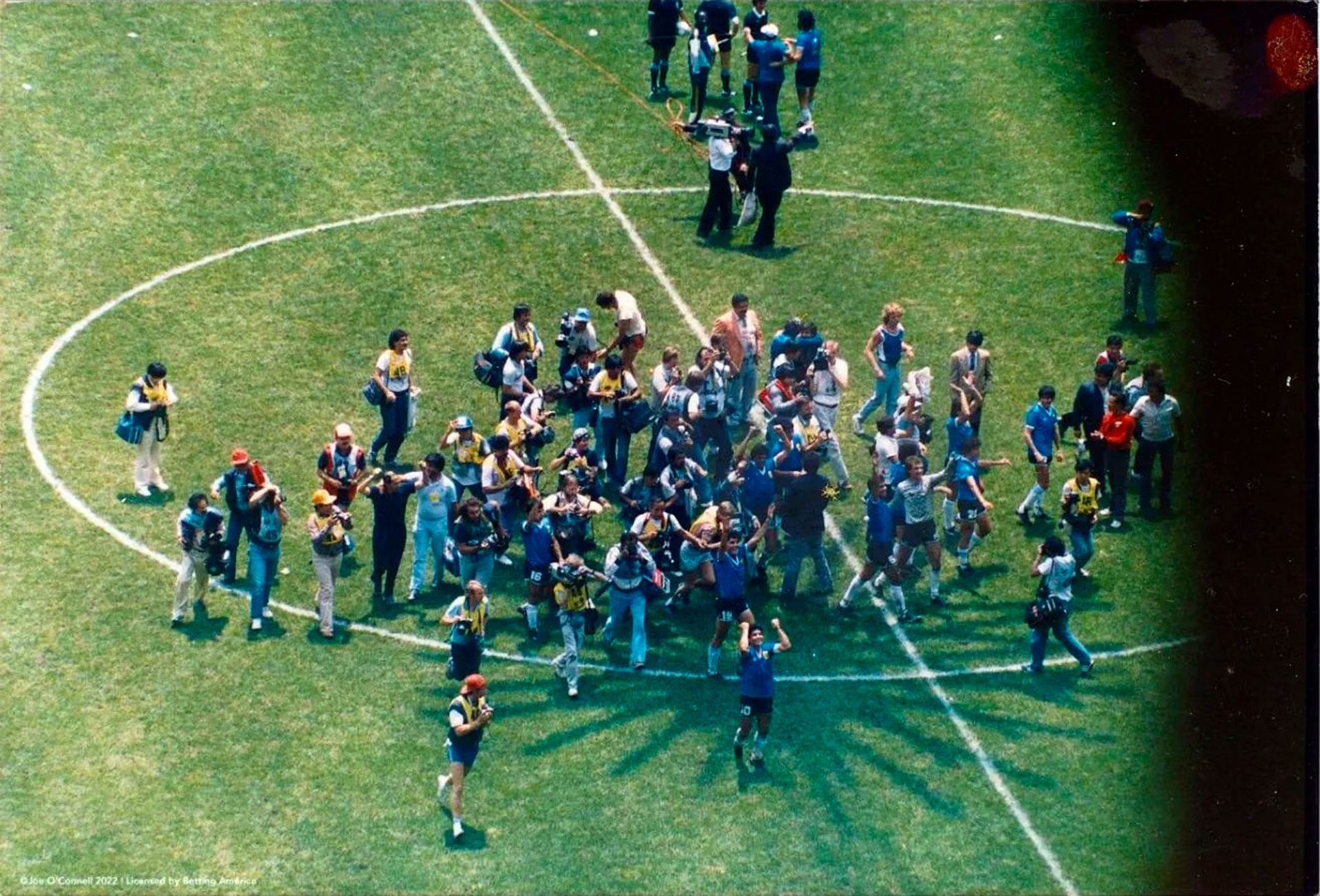 La celebración de la selección argentina ante los ingleses en México 86 (@Diego10Querido)