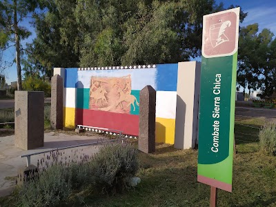 El monumento que indica el lugar donde tuvo lugar el combate que enfrentó a las tropas del gobierno argentino con los aborígenes en Sierra Chica, cerca de Olavarría en la provincia de Buenos Aires