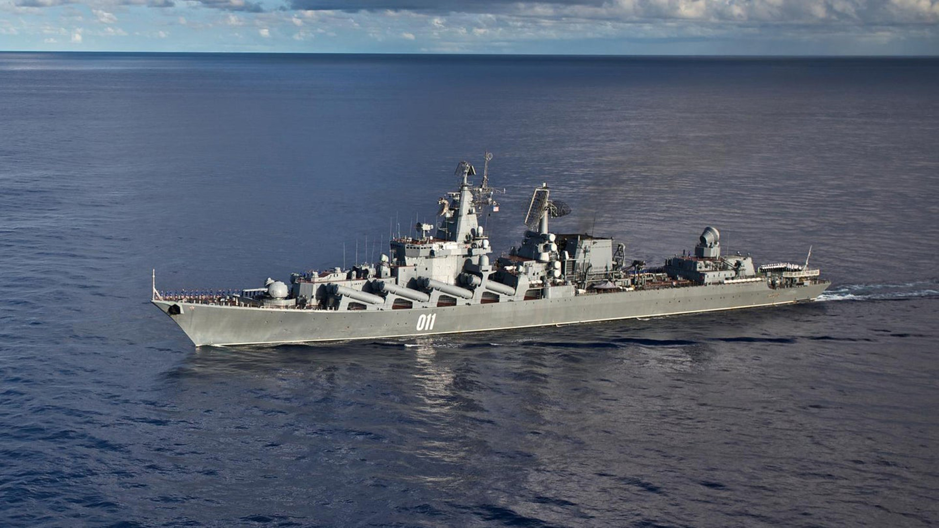 Una flotilla de siete buques de guerra de la Armada rusa navegó frente a la costa de Honolulu, Hawai