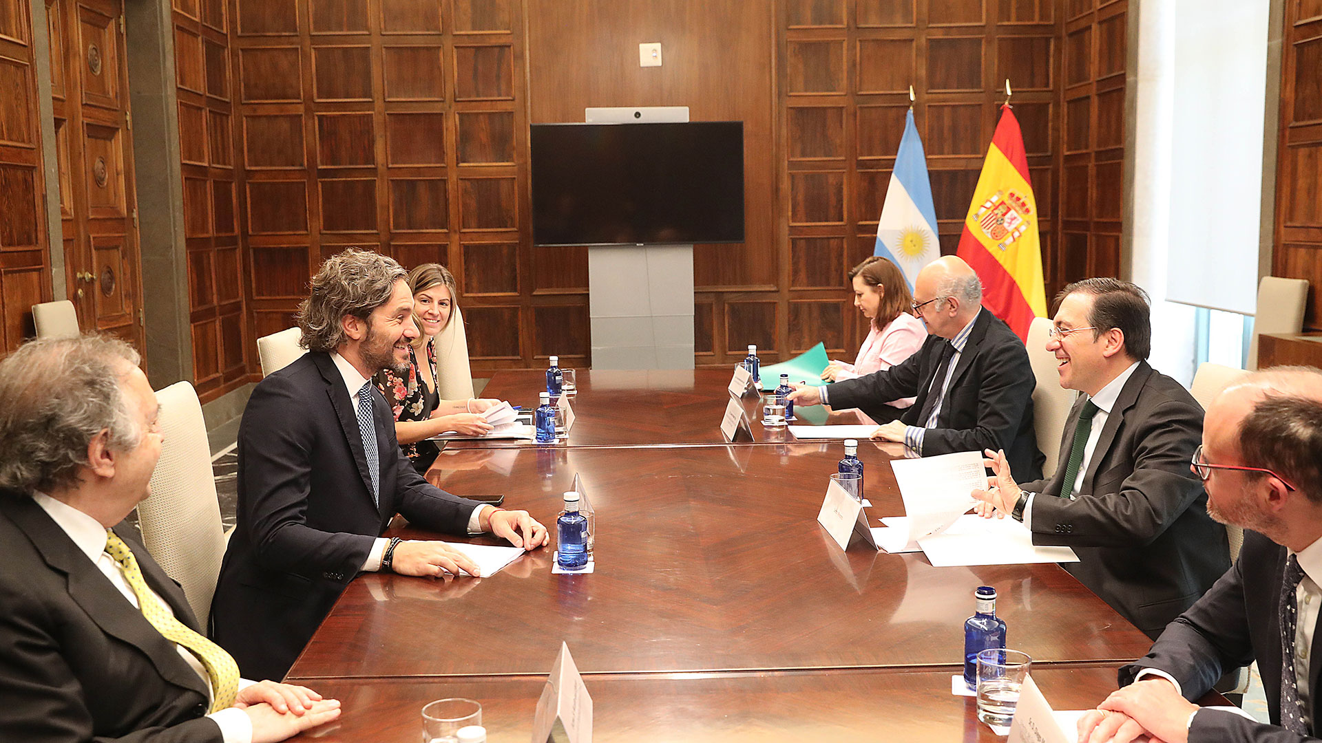 Santiago Cafiero se reunió con su par de España en la previa del encuentro de los dos presidentes 