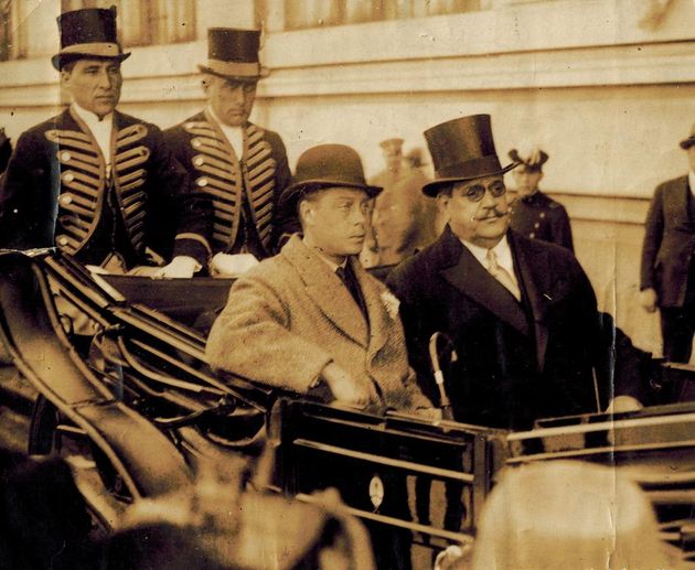 El Príncipe de Gales, Eduardo Windsor, visita la Argentina. En La Plata, en carruaje junto al gobernador de la provincia de Buenos Aires, José Luis Cantilo (19 de agosto de 1925)