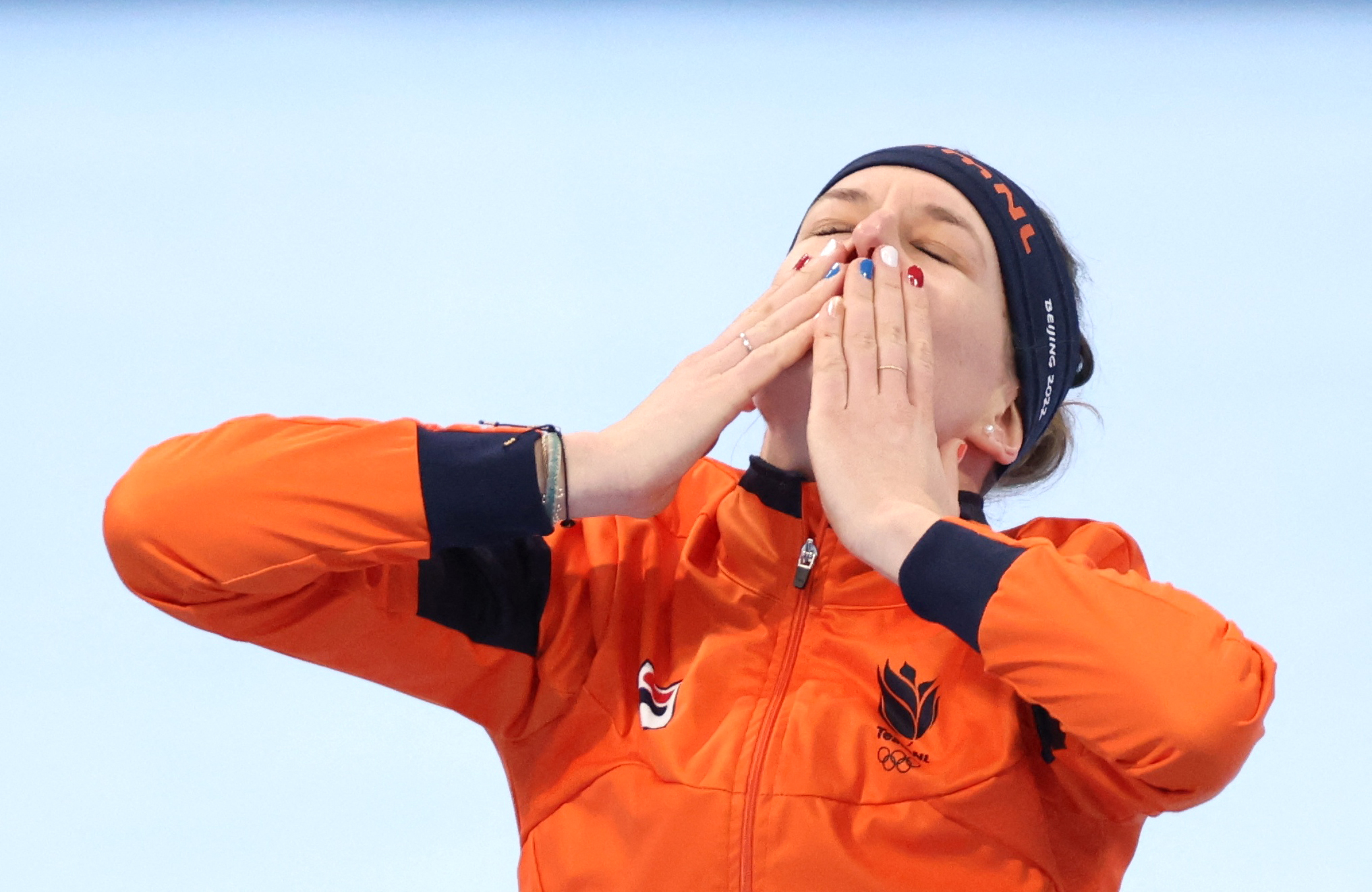 2022 Beijing Olympics - Speed Skating - Women's 1500m - National Speed Skating Oval, Beijing, China - February 7, 2022. Gold medalist Ireen Wust of the Netherlands reacts on the podium during the flower ceremony. REUTERS/Evelyn Hockstein
