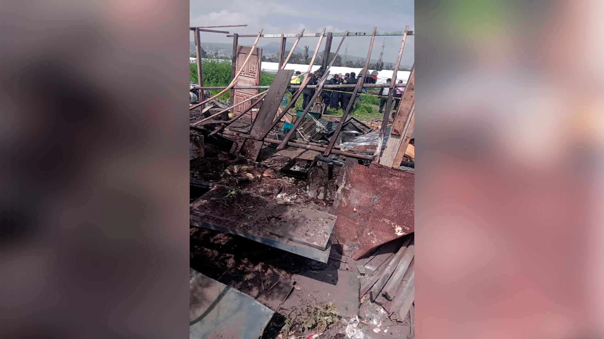 Al menos 2 lesionados tras la explosión de un taller de pirotecnia en Tláhuac