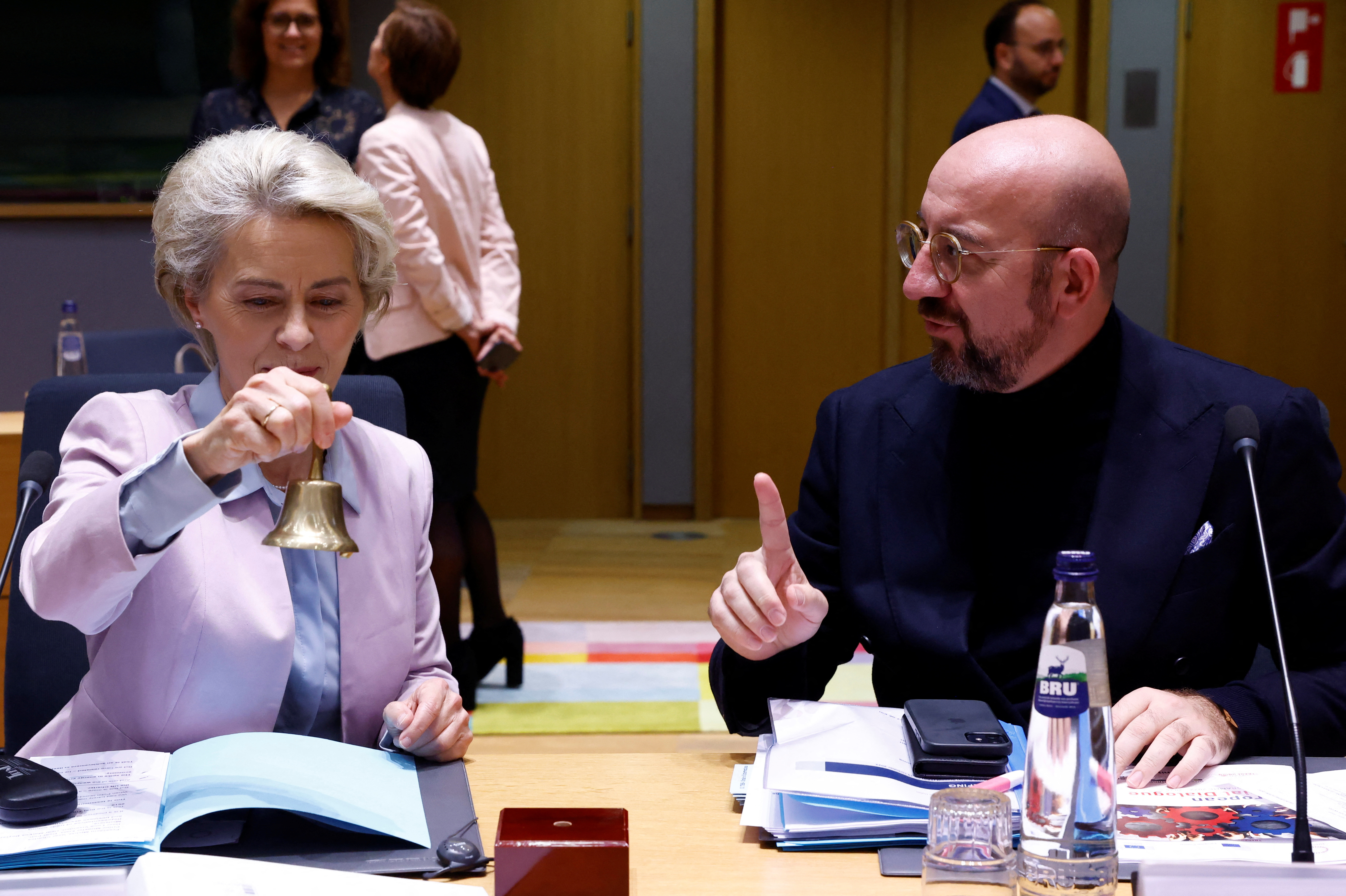 La presidenta de la Comisión Europea, Ursula Von der Leyen y el presidente del Consejo Europeo, Charles Michel (REUTERS/Yves Herman)