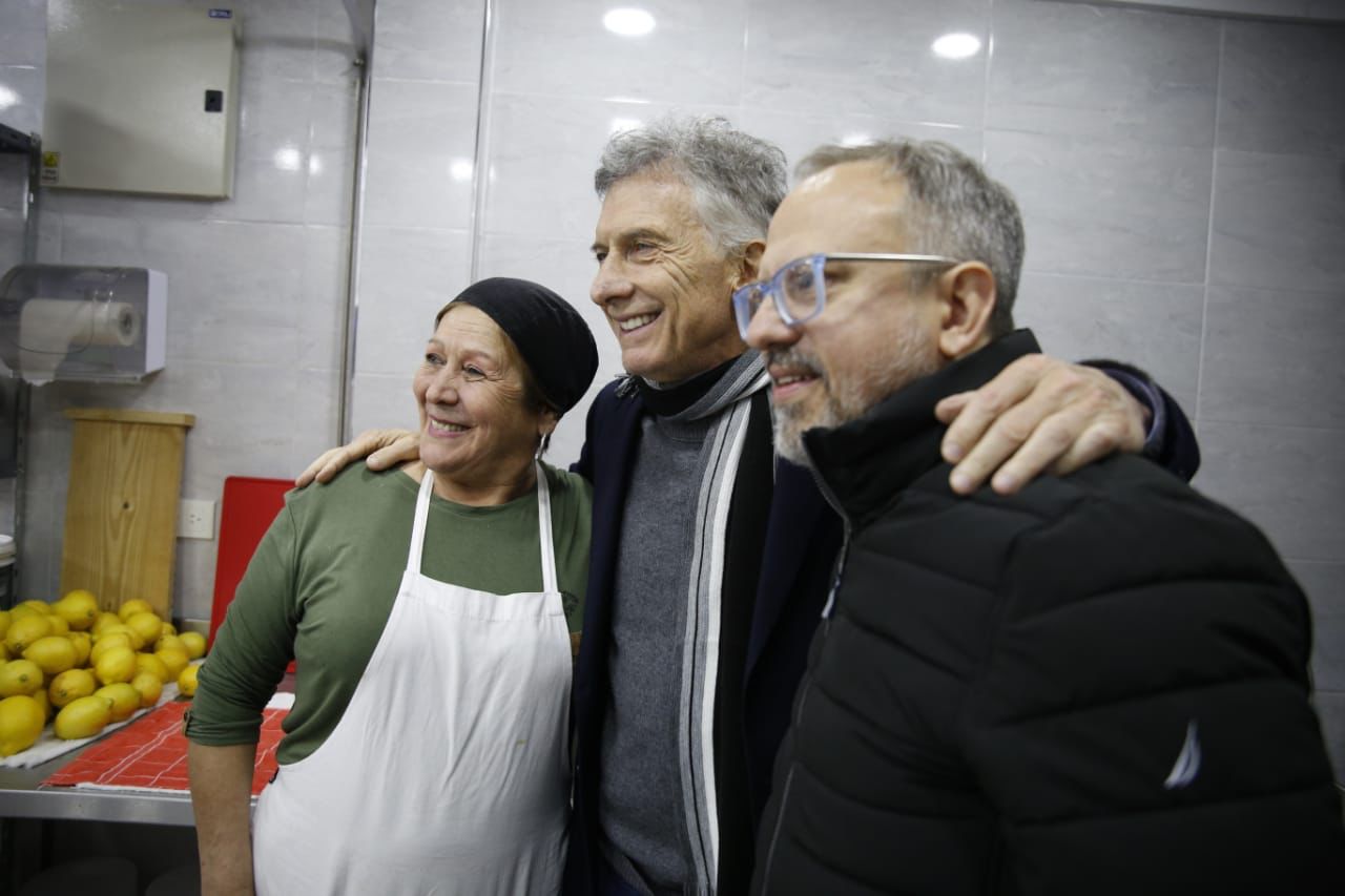 Mauricio Macri y Diego Valenzuela, en Tres de Febrero. "Los que me querían jubilar ahora me invitan a sus municipios", afirmó el líder del PRO.
