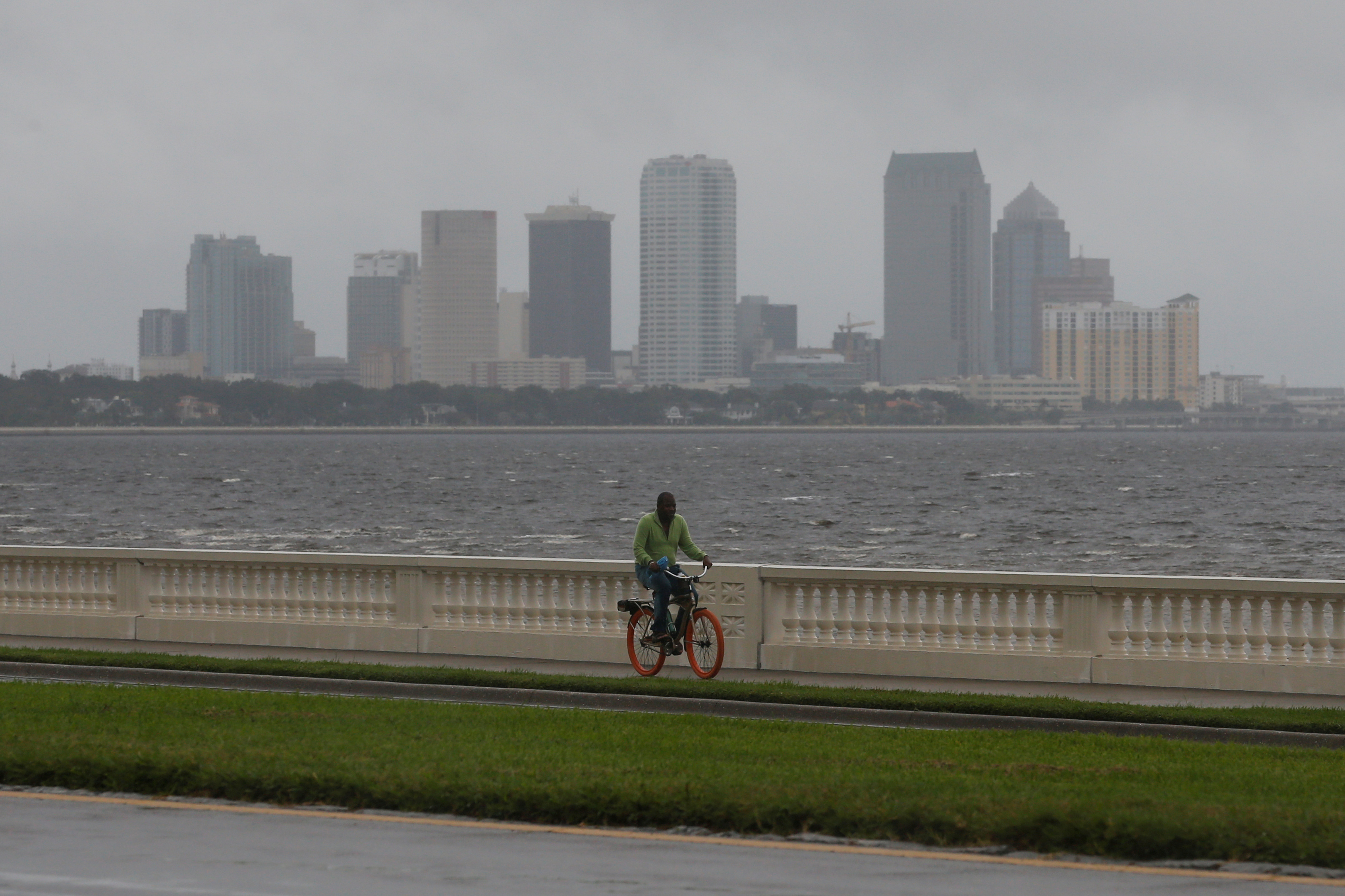 En ciudades como Tampa, de a poco, el precio de las propiedades empieza a bajar (REUTERS/Chris Wattie)
