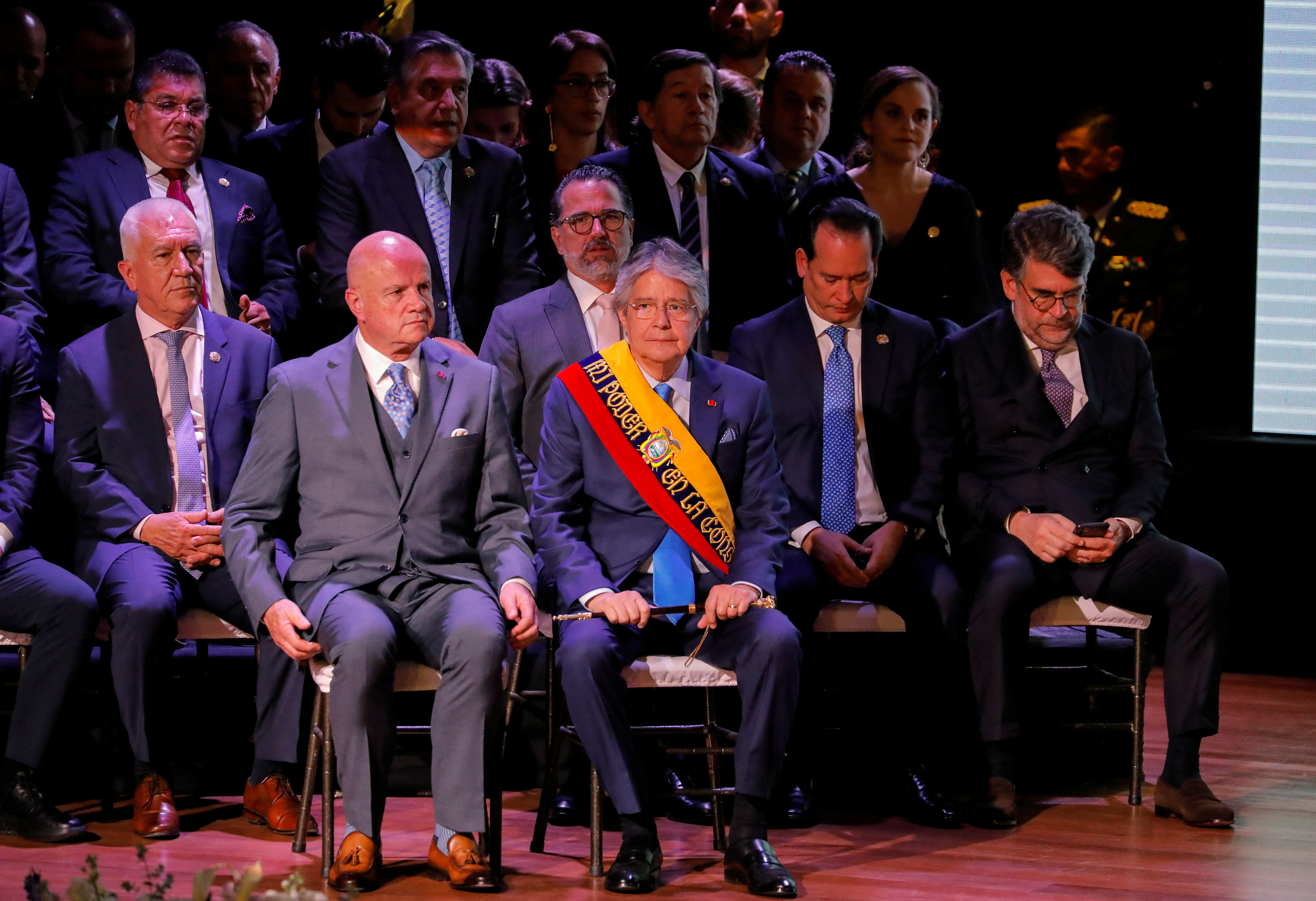 El vicepresidente y los ministros acompañaron a Guillermo Lasso en su discurso. (REUTERS/Karen Toro)