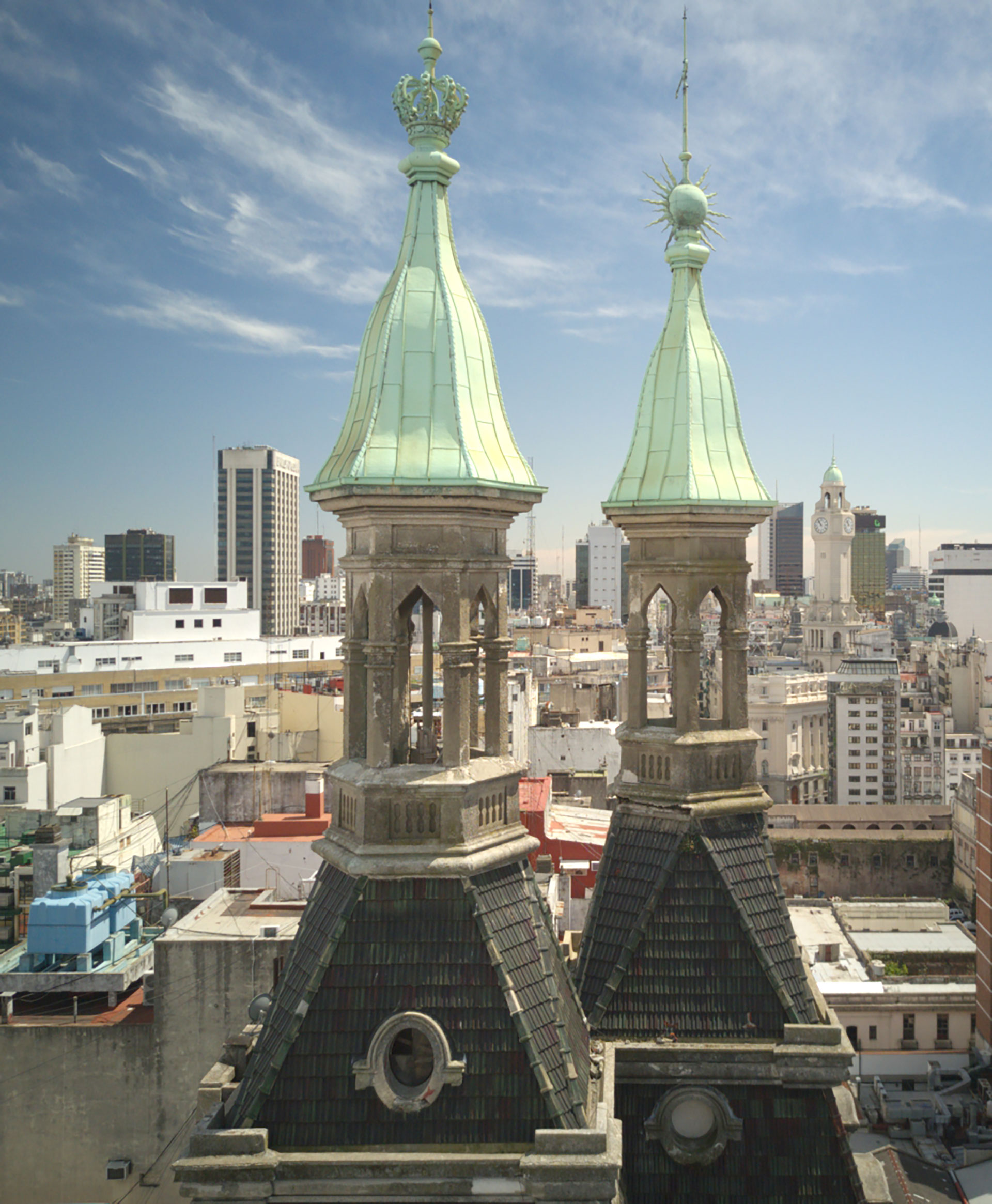 Las cúpulas que coronan el icónico edificio (Foto Gentileza: Iván Buenosaires)