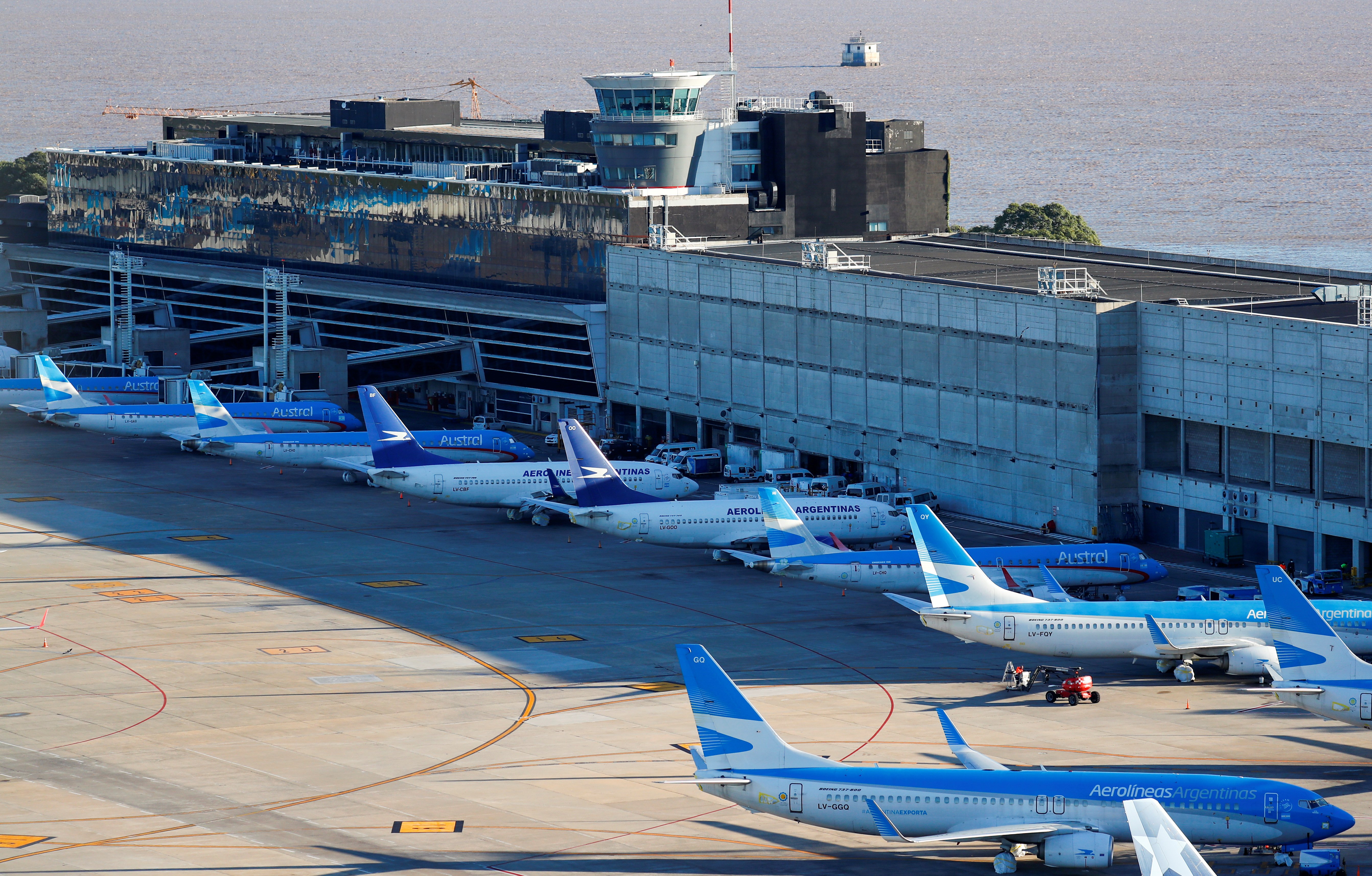 Los vuelos comerciales de cabotaje no se podrán reanudar hasta el 1º de septiembre (Reuters)