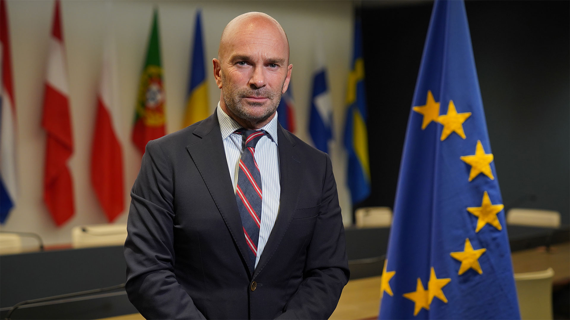 Amador Sánchez Rico, embajador de la Unión Europea: “Vamos a ayudar a Ucrania hasta el final, con asistencia militar y sanciones a Rusia”