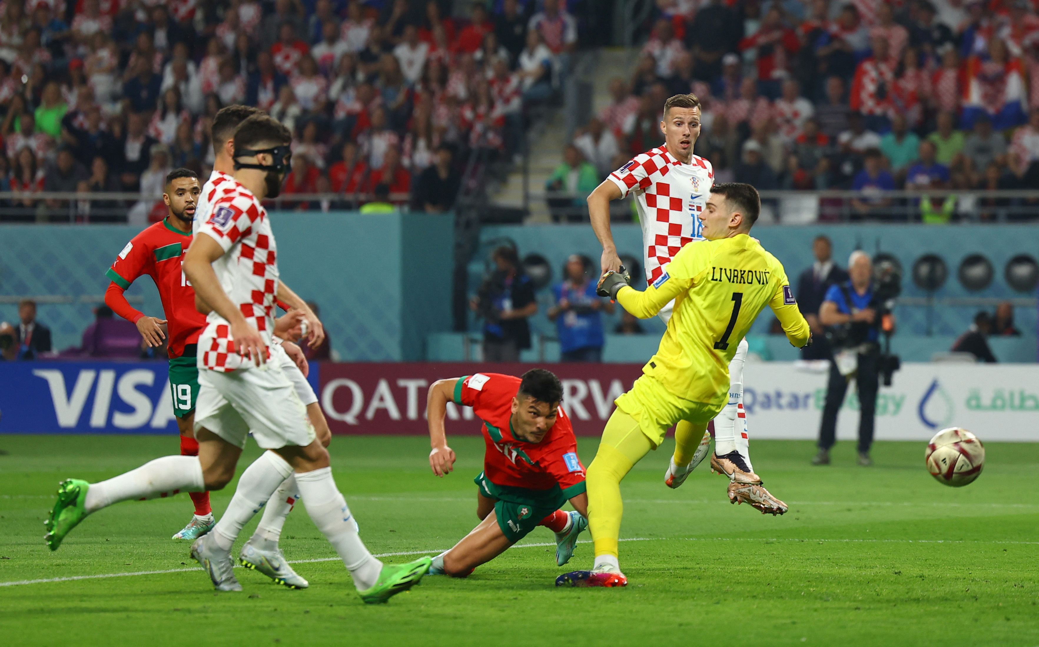 Achraf Dari marca el empate para Marruecos ante Croacia (REUTERS/Molly Darlington)