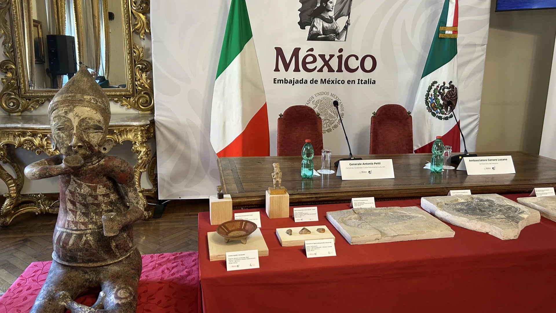 Italia devuelve a M&eacute;xico lote de 27 piezas arqueol&oacute;gicas y f&oacute;siles precolombinos recuperados del tr&aacute;fico ilegal