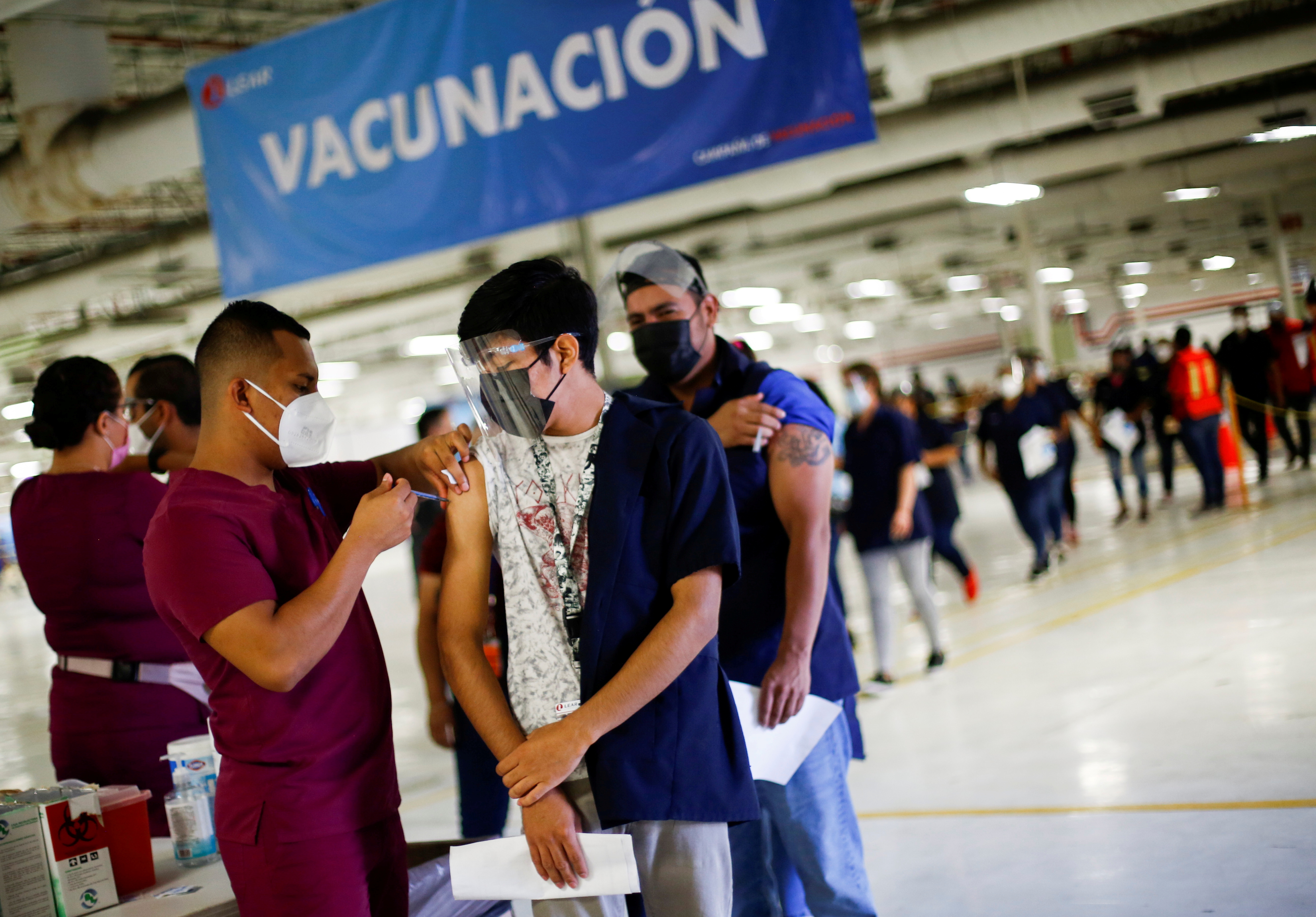 Más de la mitad de la población en el mundo ya se vacunó contra el COVID-19 (REUTERS/Jose Luis Gonzalez/File Photo)