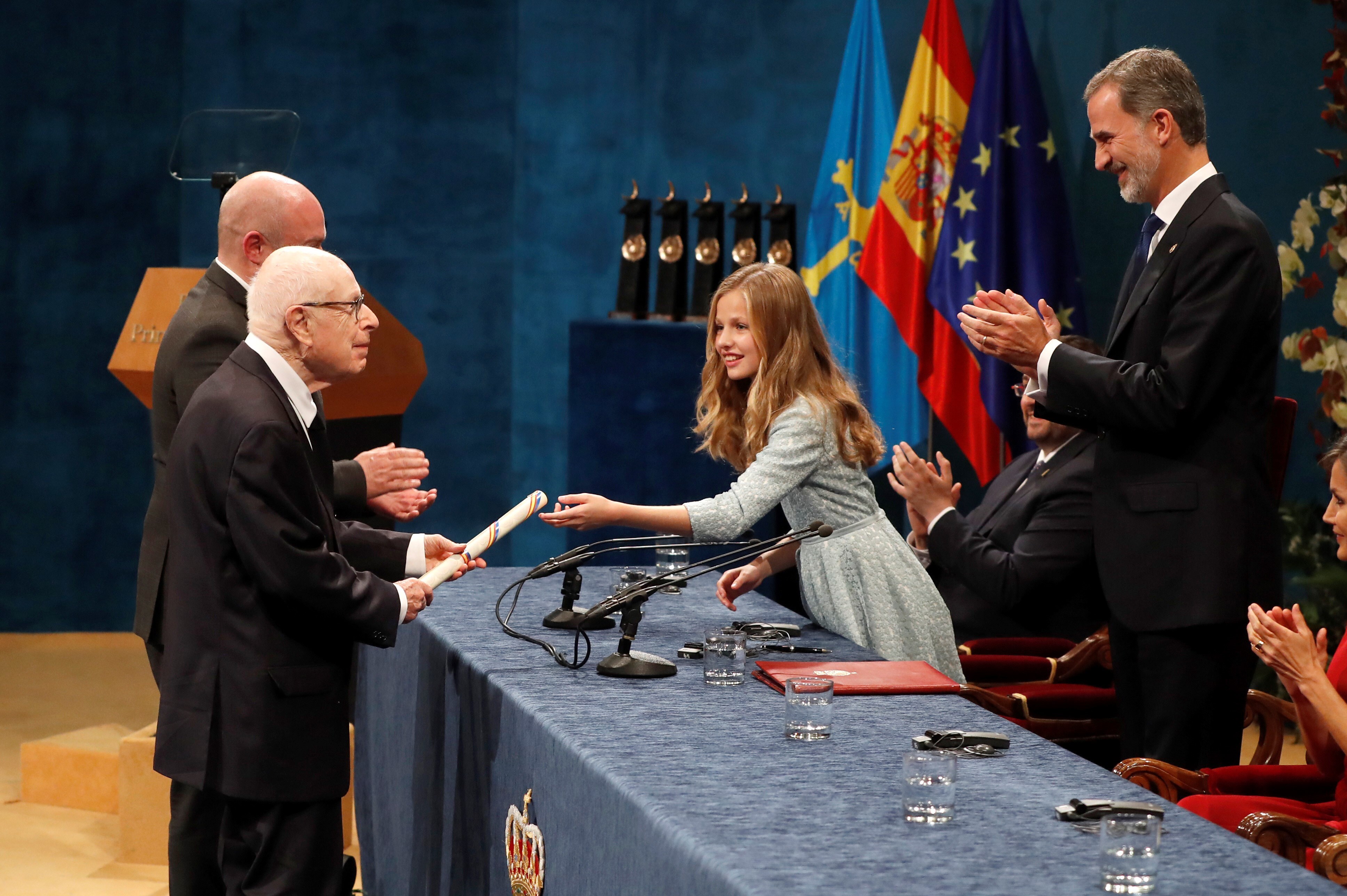 Peter Brook recibe el Premio Princesa de Asturias de las Artes 2019 en el Teatro Campoamor de Oviedo. EFE/ Ballesteros/Archivo