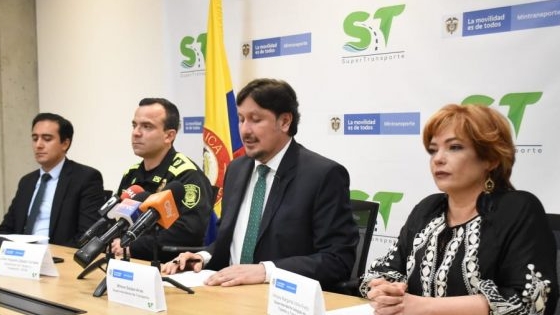 Sancionan a academias de conducción colombianas por expedir licencias sin cumplir con los requisitos