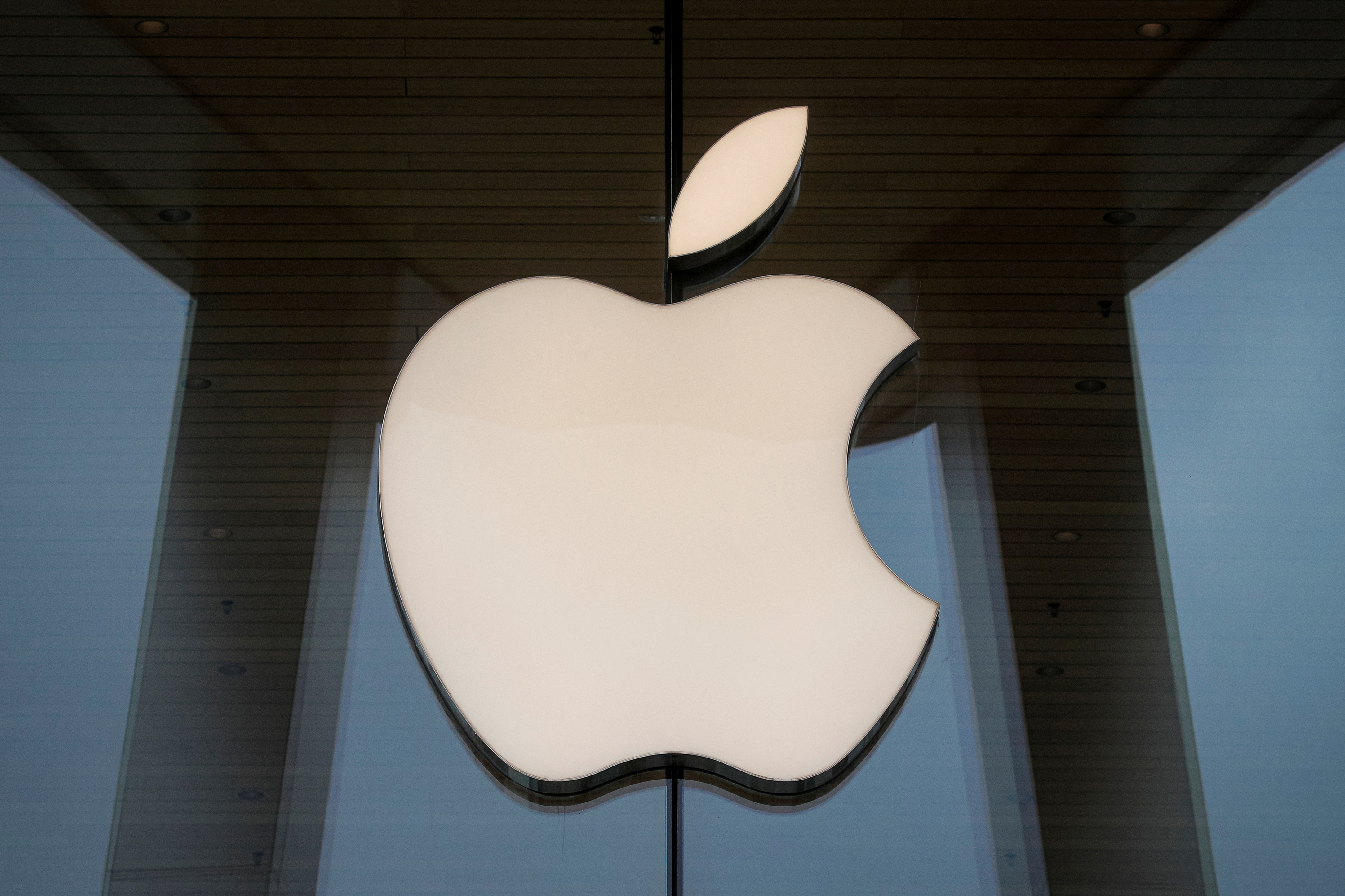 La historia detrás del primer logo de Apple - Infobae