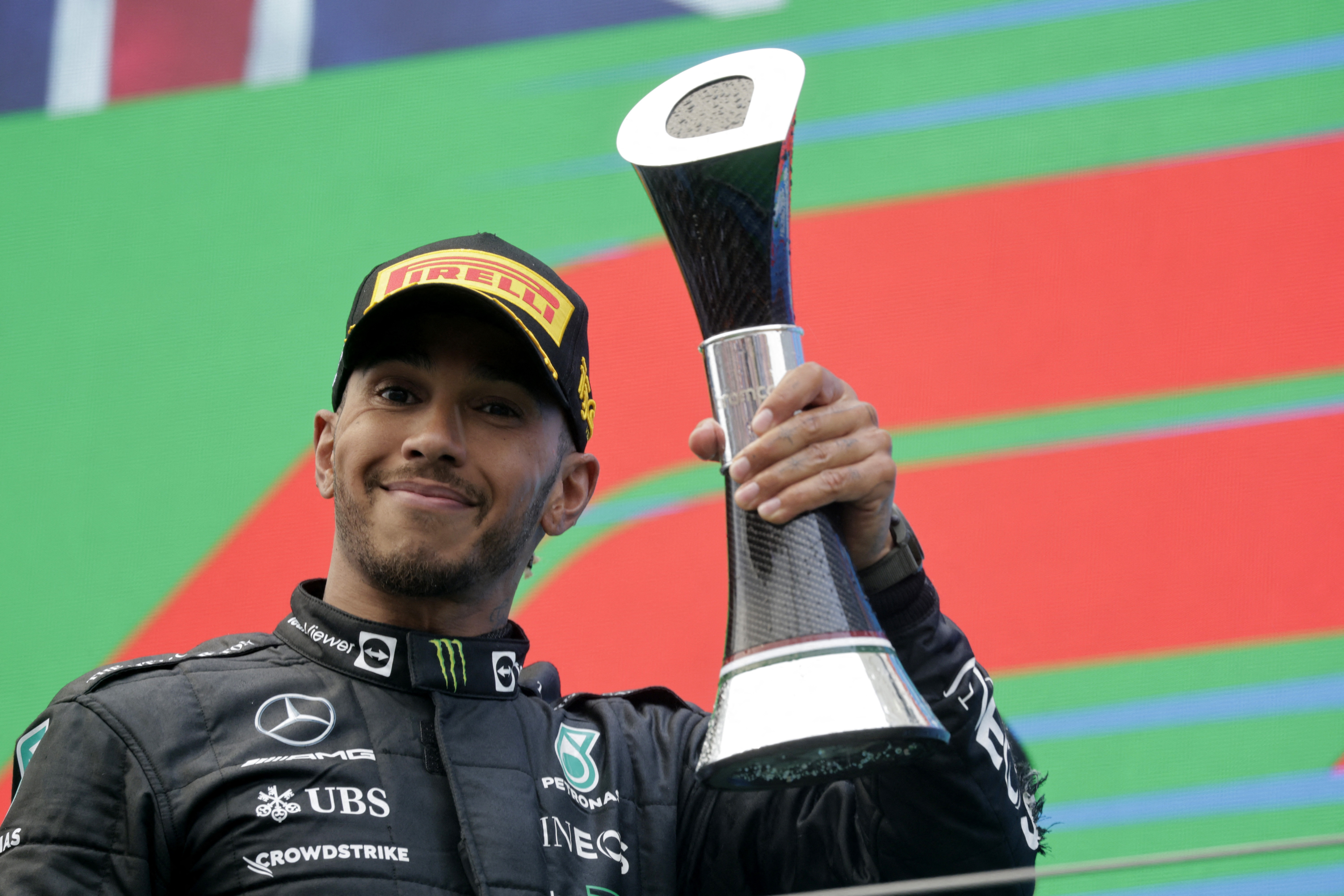 El sorprendente motivo por el cual Lewis Hamilton no maneja en la calle