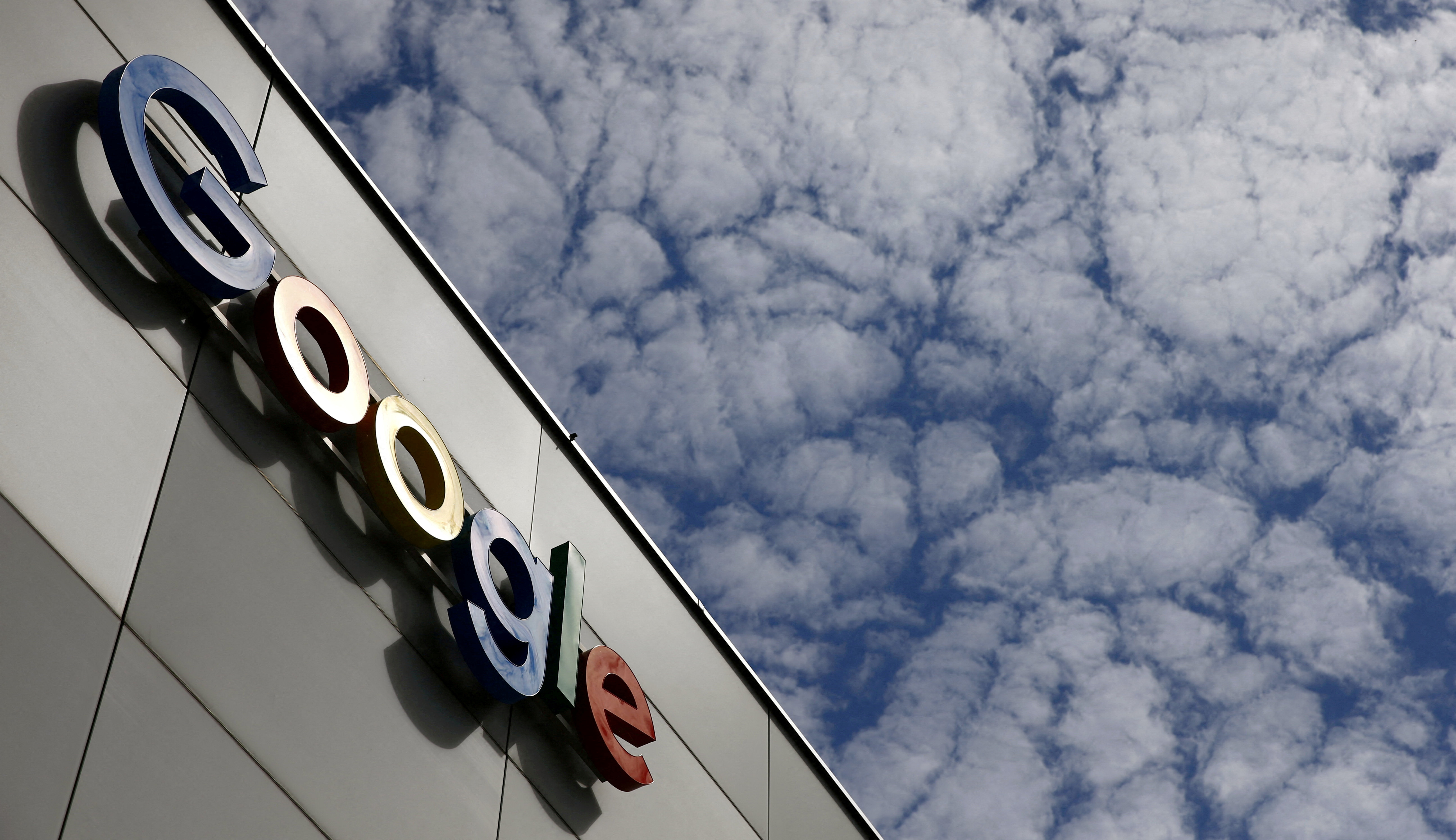 Alphabet. la empresa dueña de Google, se lanzó a la carrera por dominar el mercado de la inteligencia artificial