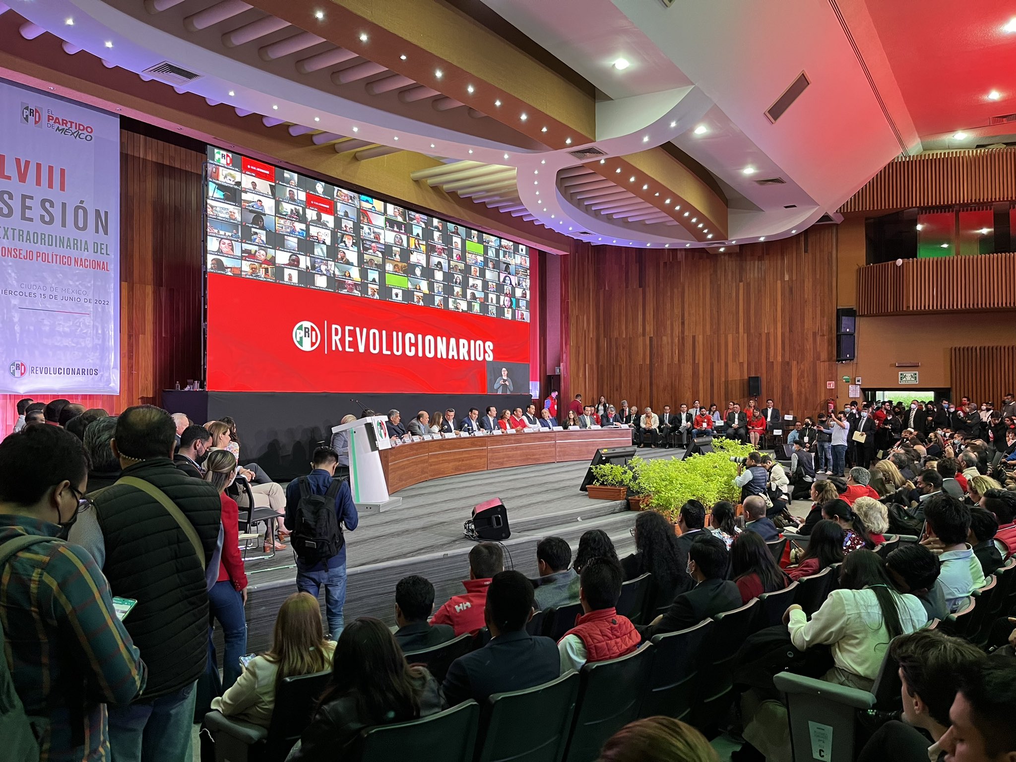 PRI menyokong Alito Moreno (Foto: Twitter/@SAI_PRI)