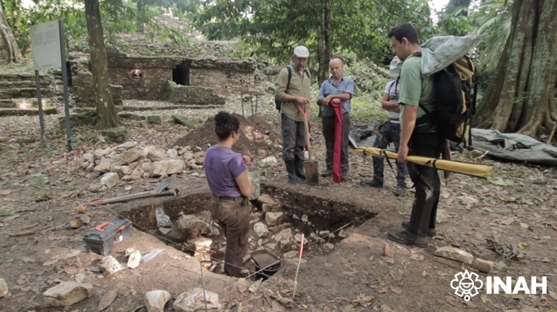 Parte de las más de 10 mil piezas localizadas en Palenque corresponden al gobierno de Pakal (INAH)