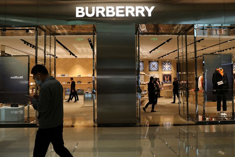 Los ingresos de Burberry se recuperan de la pandemia - Infobae