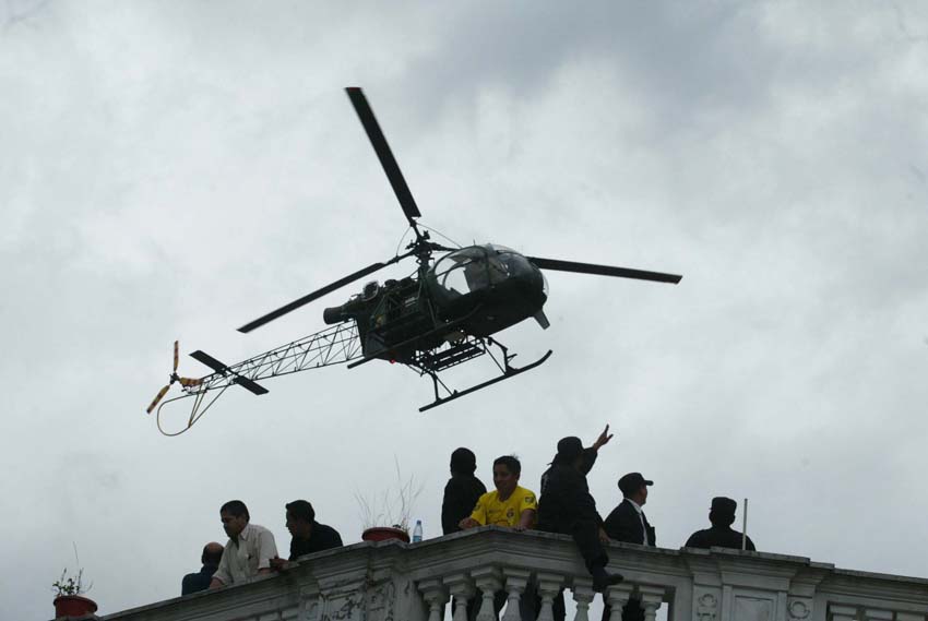 Cuando fue derrocado, Lucio Gutierrez, huyó del Palacio de Carondelet en un helicóptero. (Galo Paguay/ El Comercio).