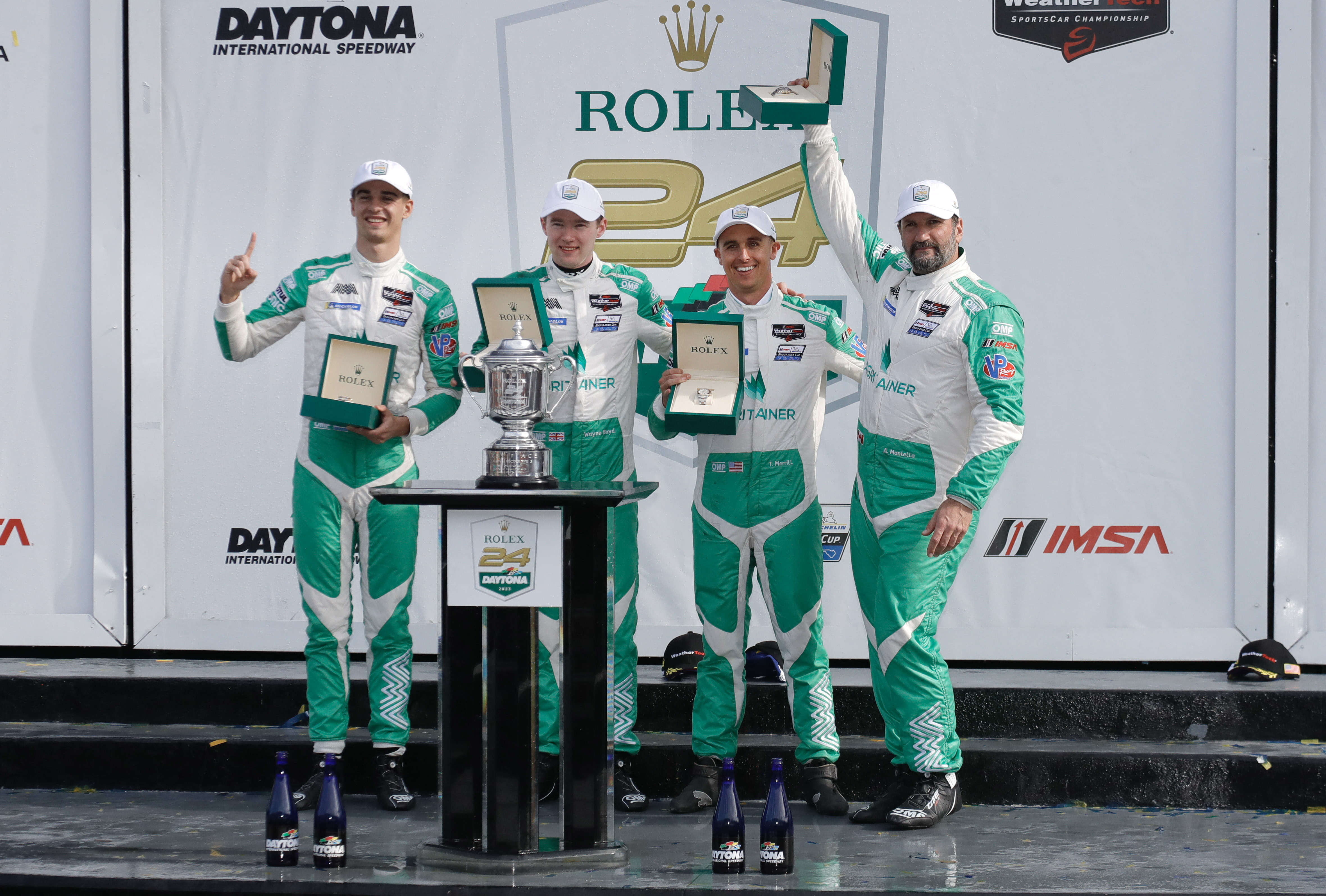 Nico Varrone, Wayne Boyd, Thomas Merrill y Anthony Mantella celebran su triunfo en las 24 Horas de Daytona (Reinhold Matay-USA TODAY Sports)