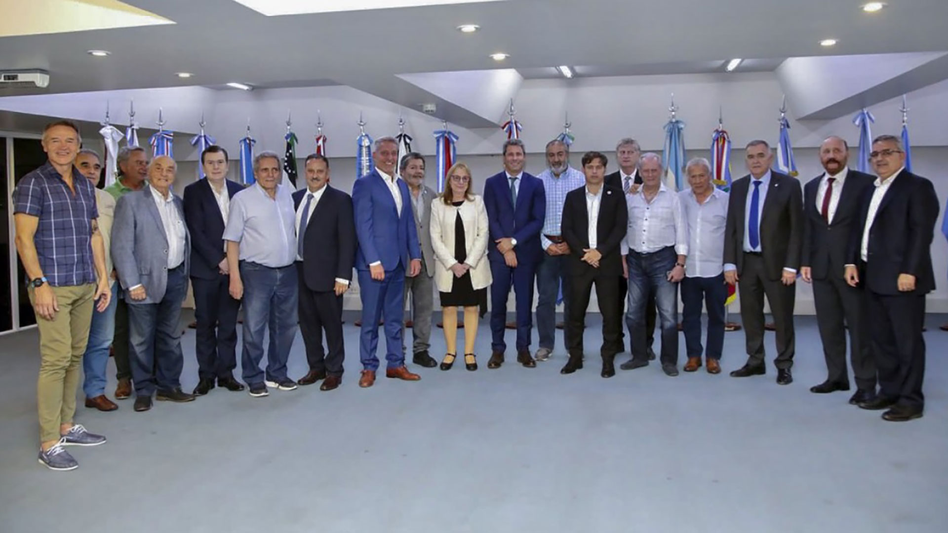 Los gobernadores del PJ y el sector mayoritario de la CGT comenzaron la reorganización del peronismo