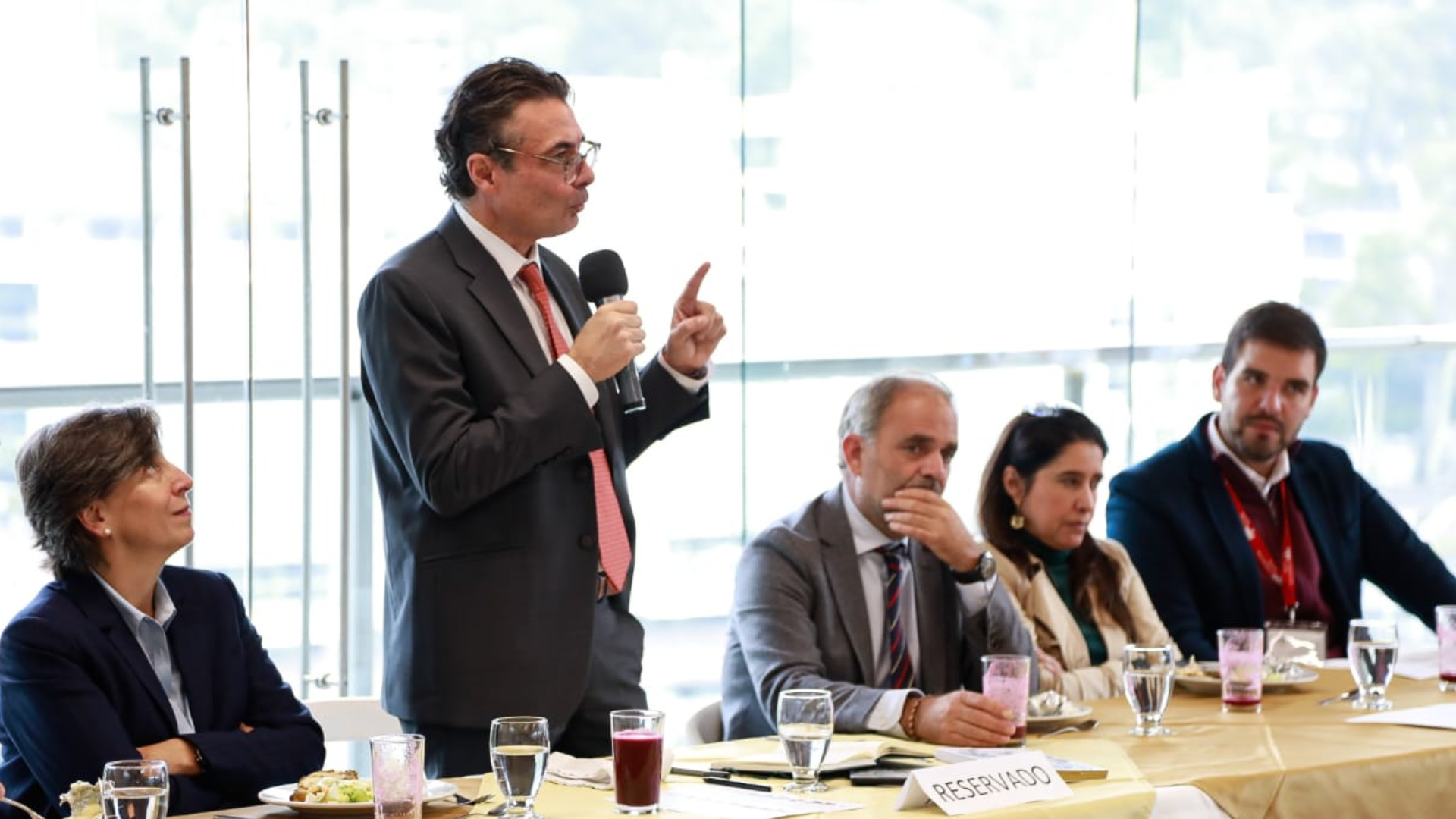 El ministro de Educación, Alejandro Gaviria, participó en el inicio de la XIII edición del Programa para el Fortalecimiento de la Función Pública en América Latina de la Fundación Botín. 
Foto: Ministerio de Educación