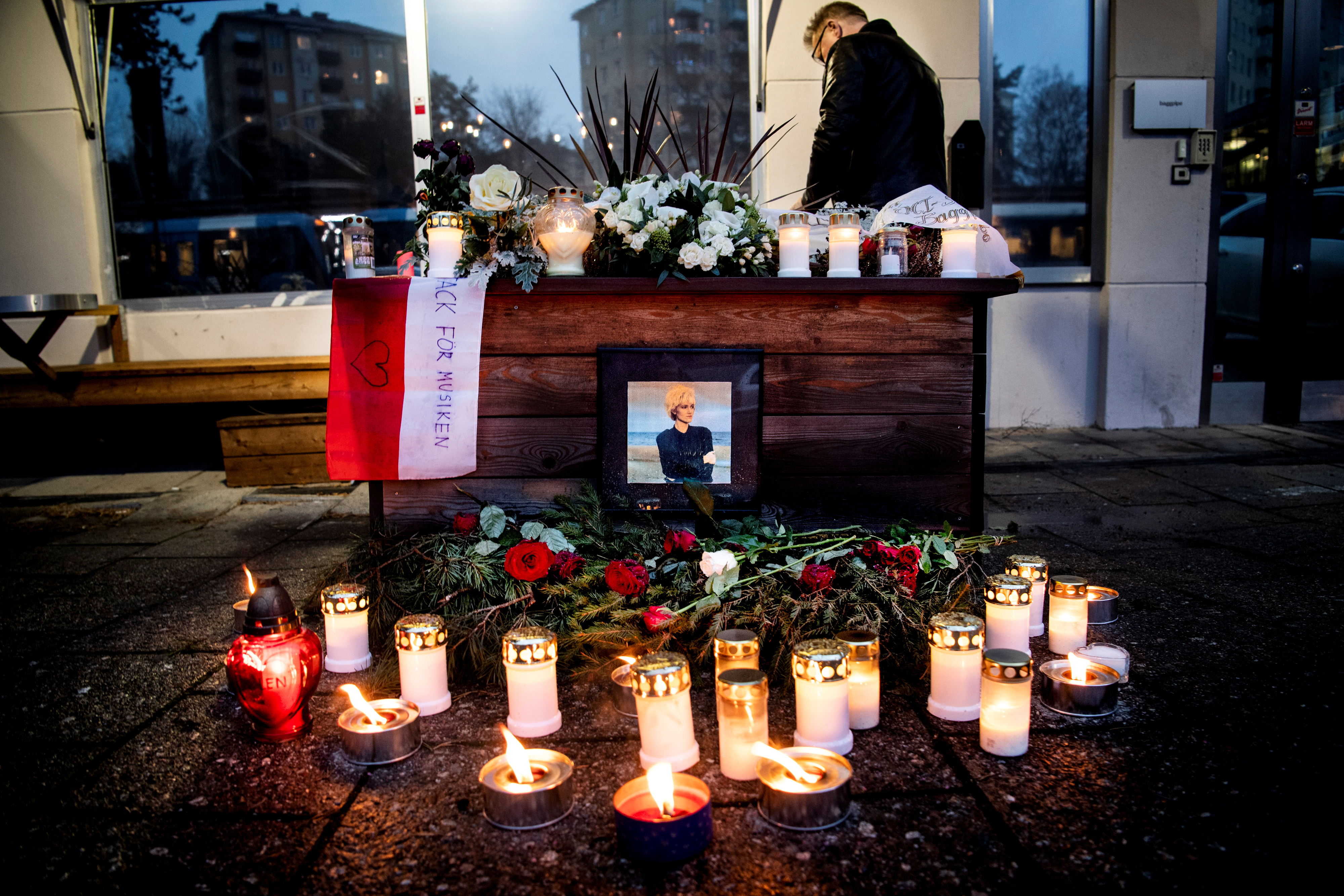 Homenajes de los fans tras la muerte de Marie Fredrikkson (Reuters)