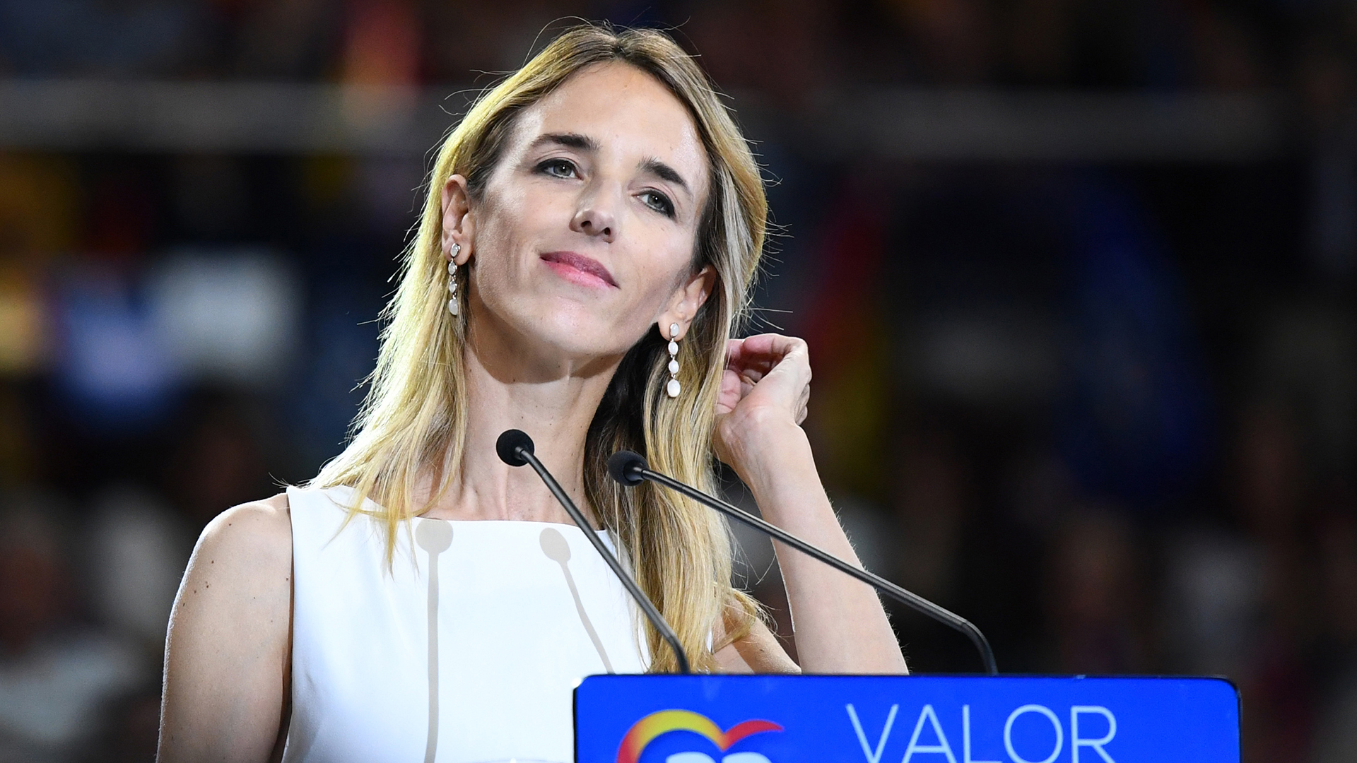Cayetana Álvarez de Toledo es famosa por su inteligencia, lengua filosa y velocidad en los debates (Photo by GABRIEL BOUYS / AFP)