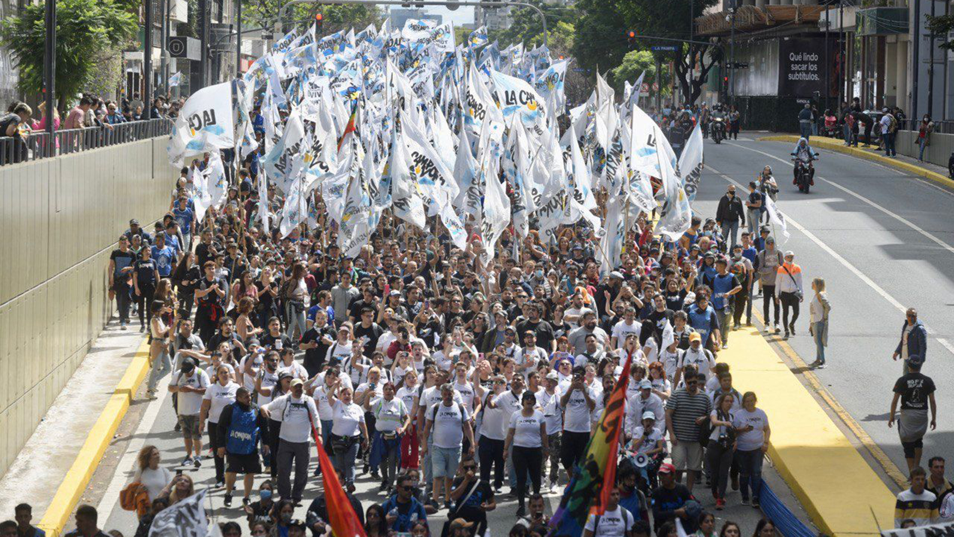 La movilización de La Cámpora por el Día de la Memoria se inició en la ex Esma hacia Plaza de Mayo
