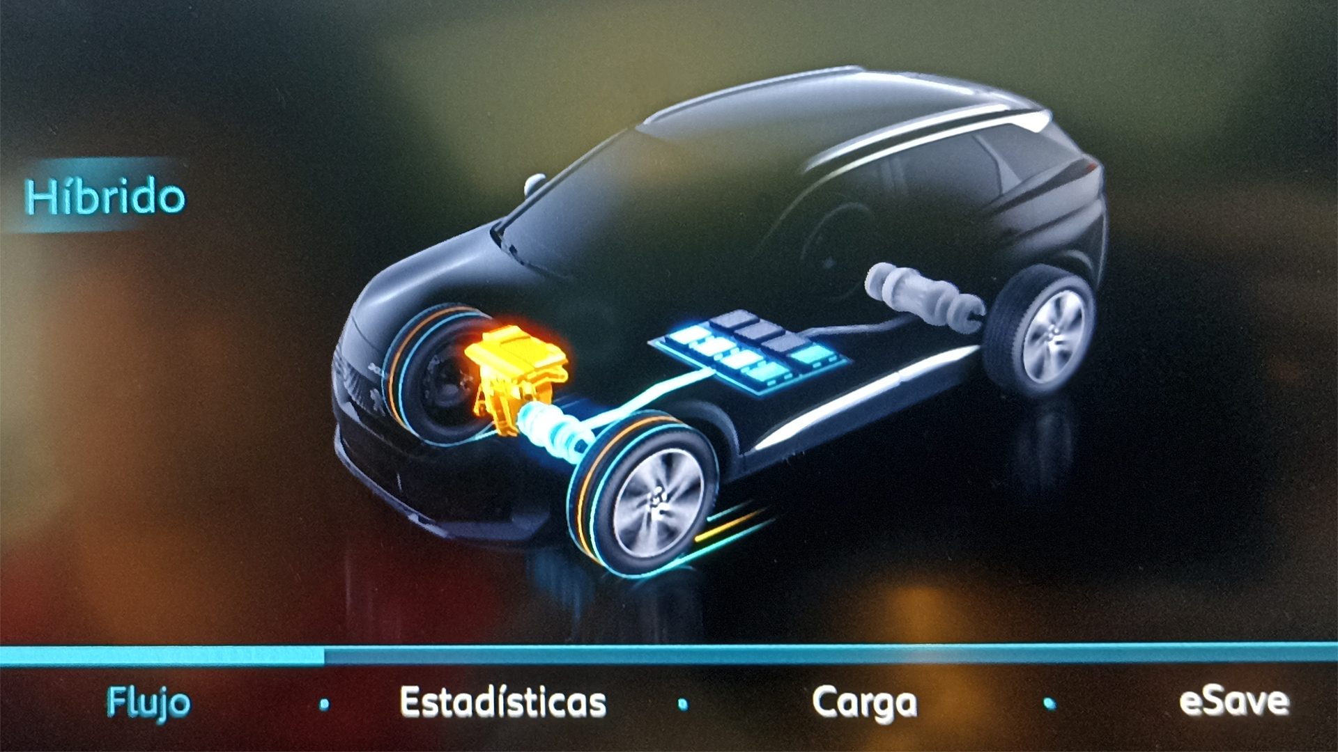 Utilizar el híbrido enchufable sin carga de batería, implica cargarla en marcha, pero consumiendo un 40% más de combustible que en el modo híbrido. Ese es el gran error de los usuarios de los PHEV, que ha llevado a varios países de Europa a retirarles los subsidios