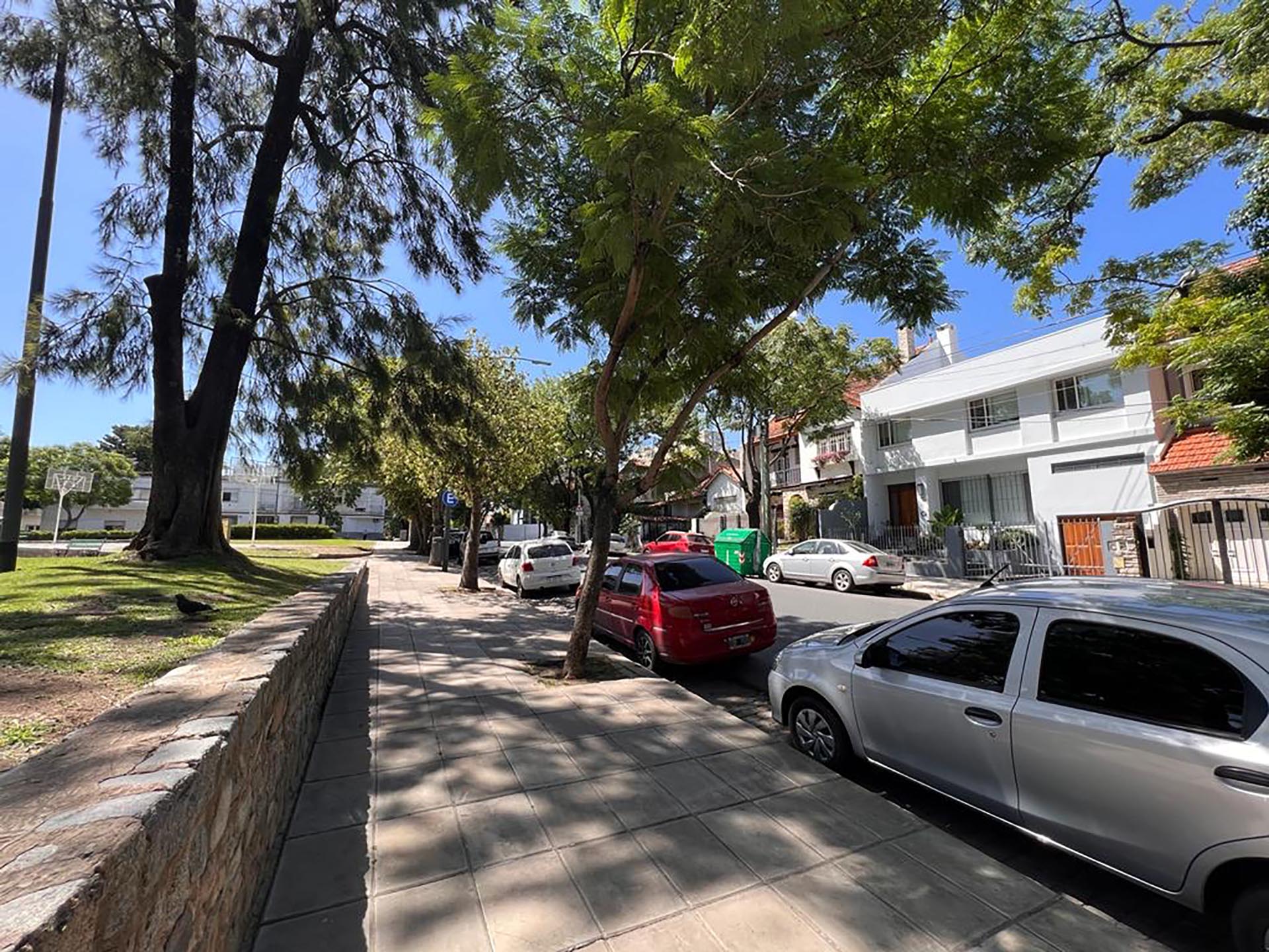 En Núñez hay gran presencia de plazas y está cerca del río 