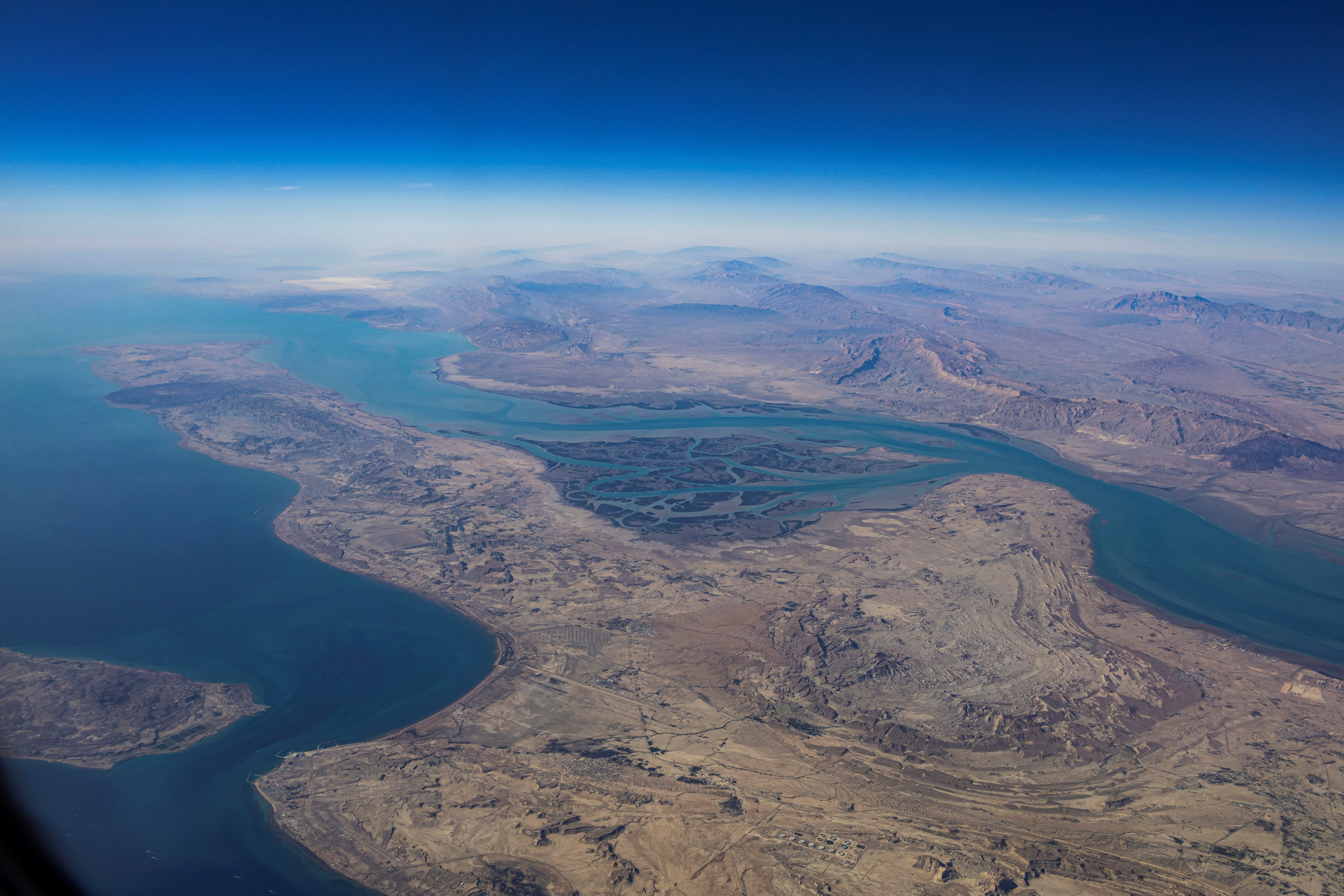 Ir&aacute;n dijo que est&aacute; cerca de cerrar un acuerdo con Om&aacute;n para definir una nueva ruta mar&iacute;tima en el estrecho de Ormuz
