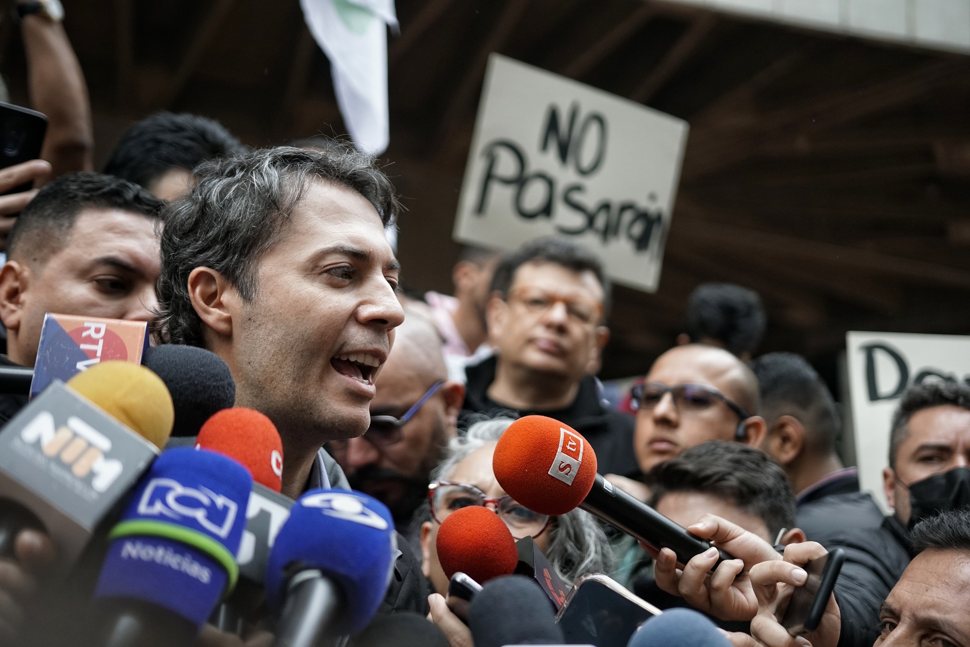 Daniel Quintero regresaría el viernes a Colombia, pero teme por su seguridad