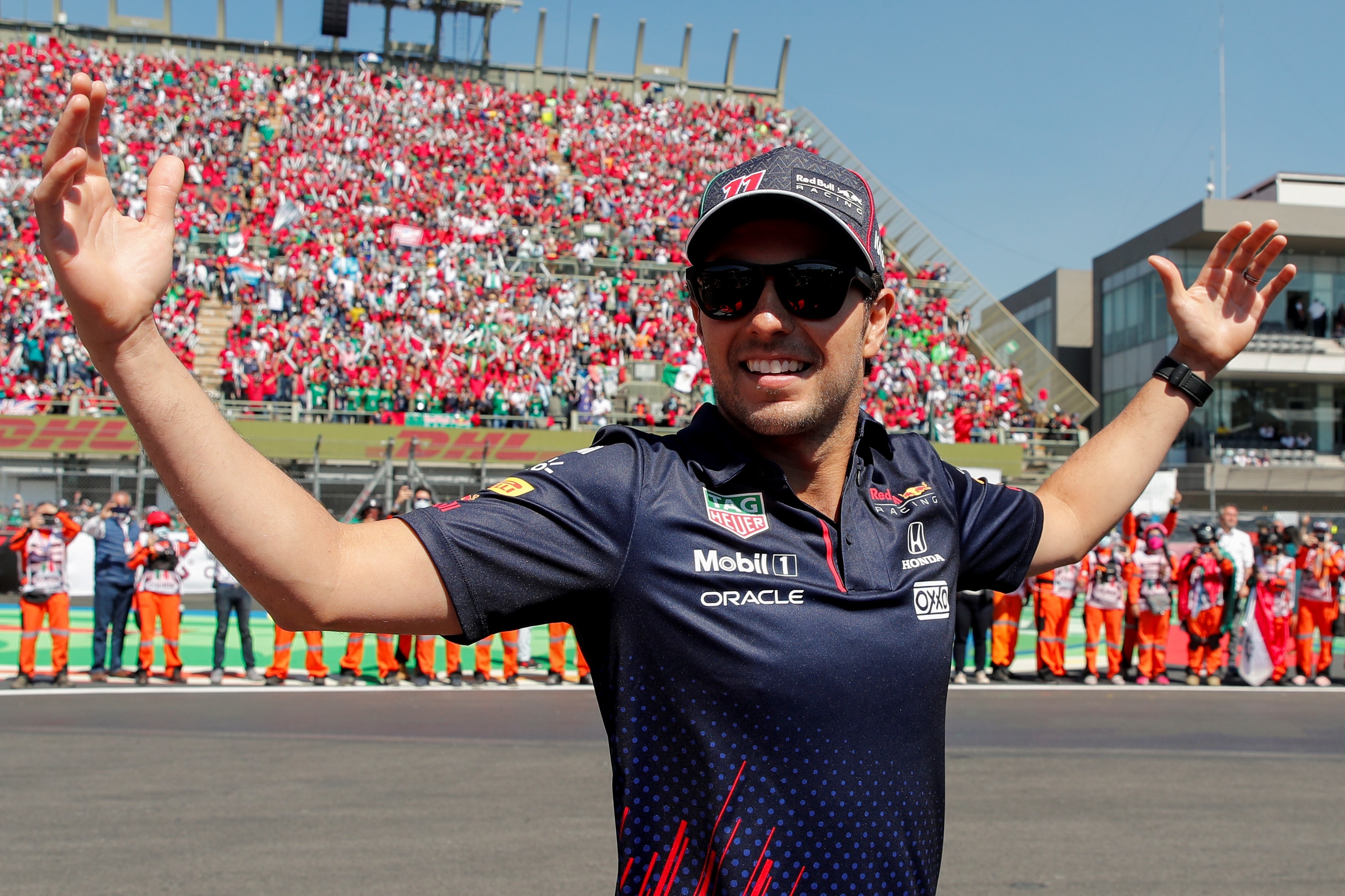Checo Pérez se ubicó entre los 10 pilotos mejor pagados de la Fórmula 1 (Foto: José Méndez/EFE)