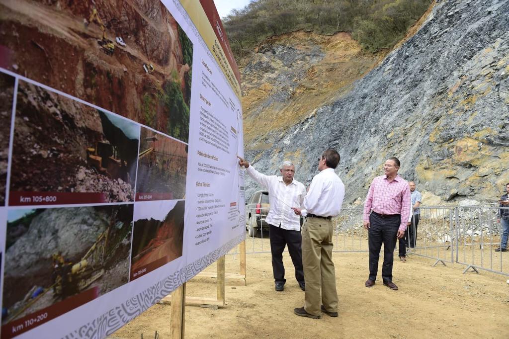 López Obrador visitó Badiraguato en marzo de este año para constatar avances en la edificación de la carretera que conecta esta demarcación con el municipio de Chihuahua, Guadalupe, y Calvo (Foto: Cortesía Presidencia)