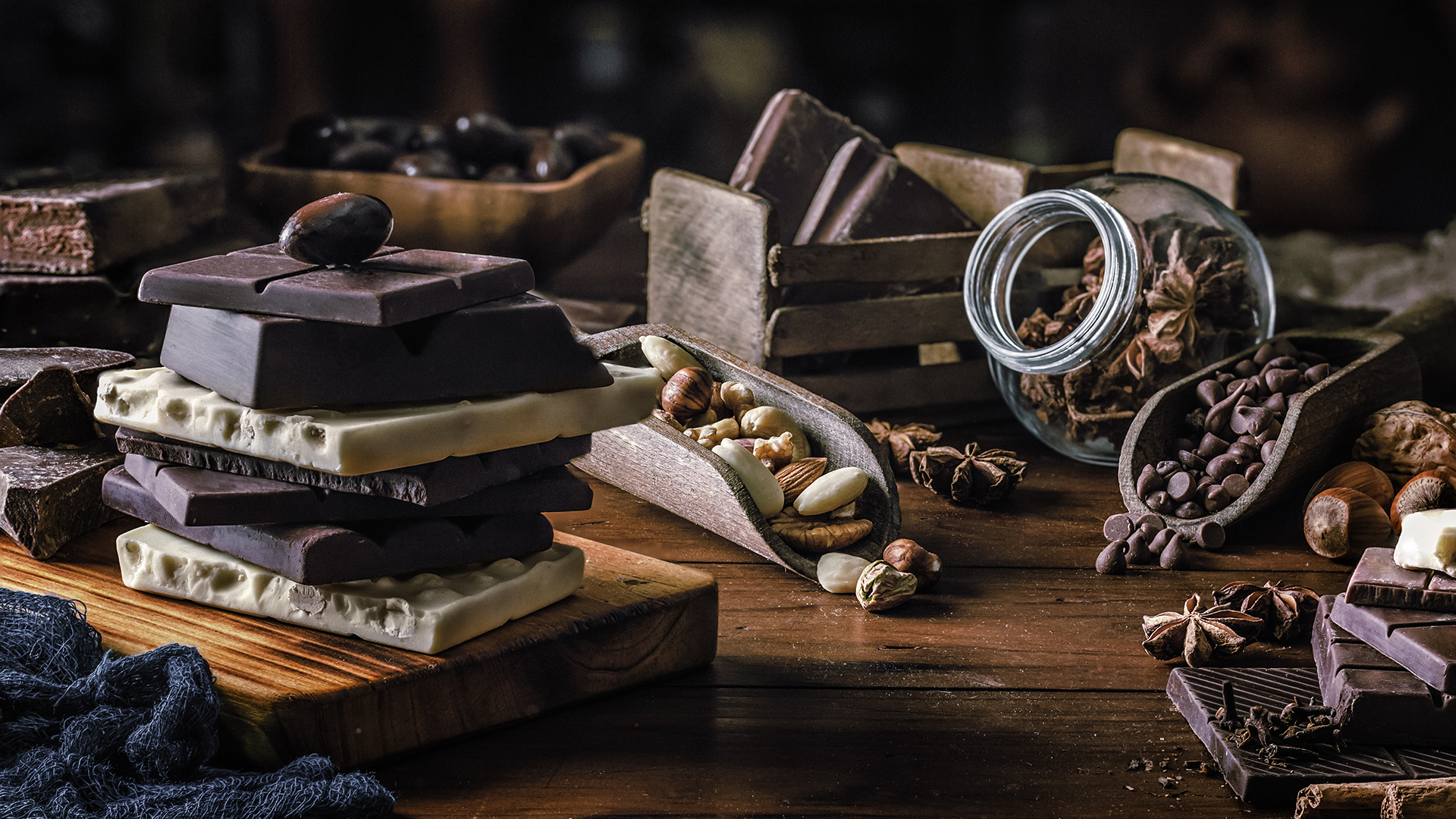 Los antioxidantes llamados flavonoles abundan en los granos de cacao que se usan para hacer chocolate. Cuanto más oscuro es el chocolate, más cacao, y potencialmente más flavonoles, contiene (Getty Images)