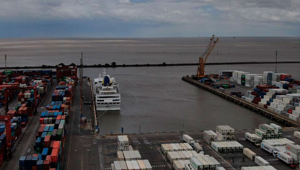 El crucero tenía previsto ir hacia Montevideo pero le negaron el permiso (Foto: Lihueel Althabe)