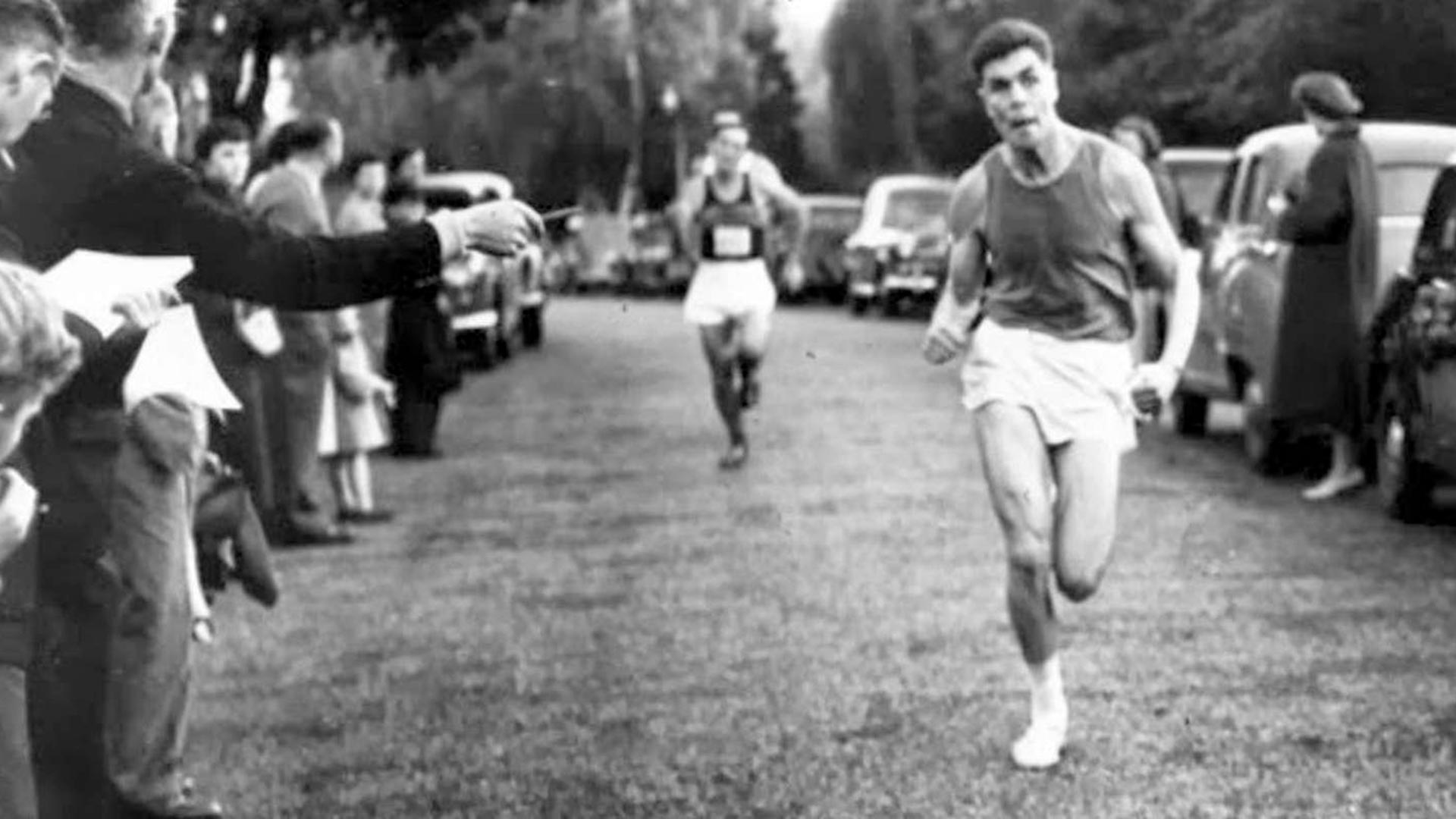 Asociación Atlética Amateur de Inglaterra le prohibió correr competencias a John Tarrant en 1952. La sanción fue de por vida